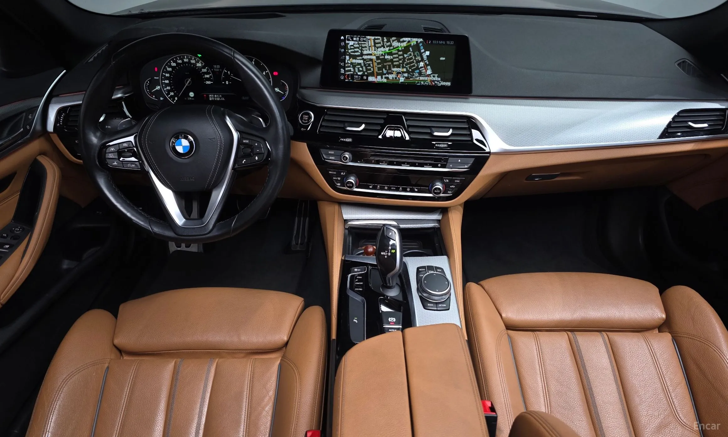 BMW 5 Series (G30) превью 7