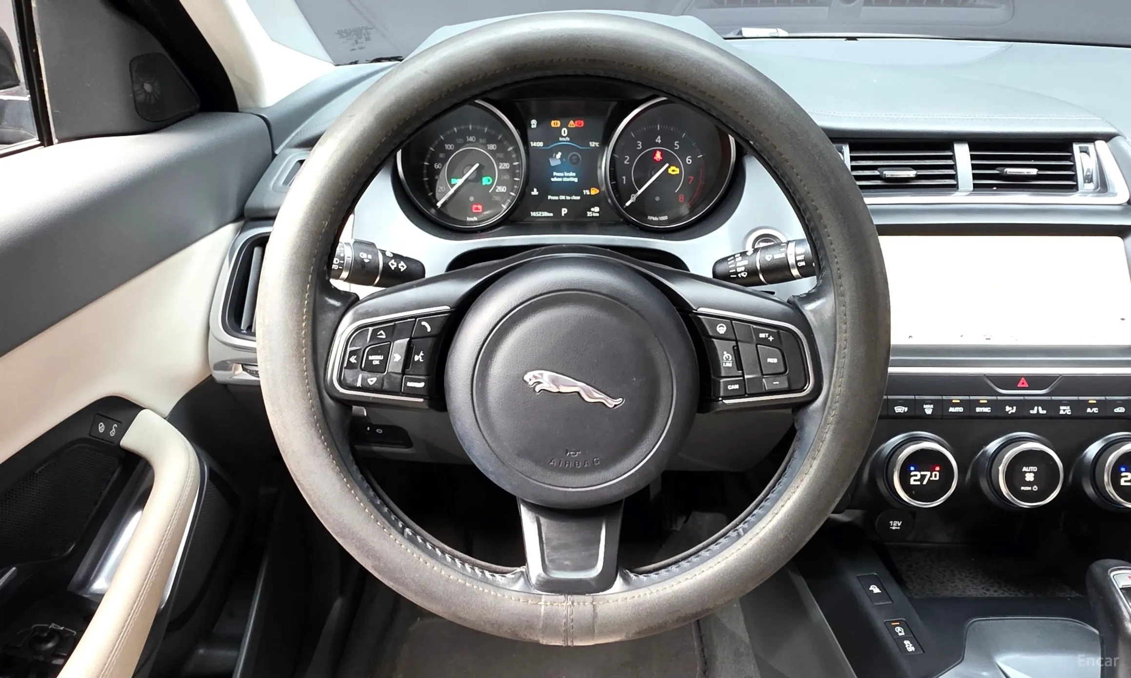 Jaguar E-PACE превью 13
