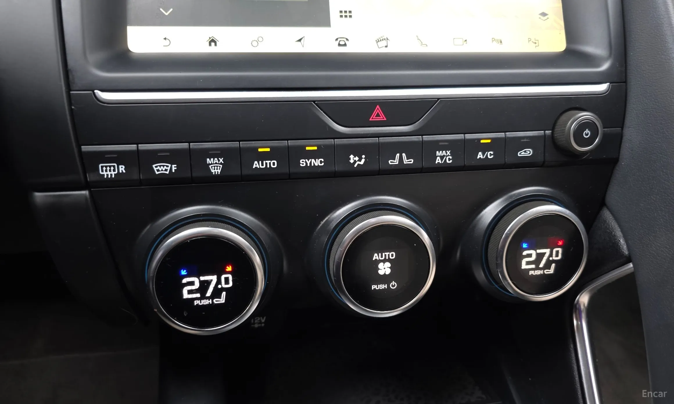 Jaguar E-PACE превью 17