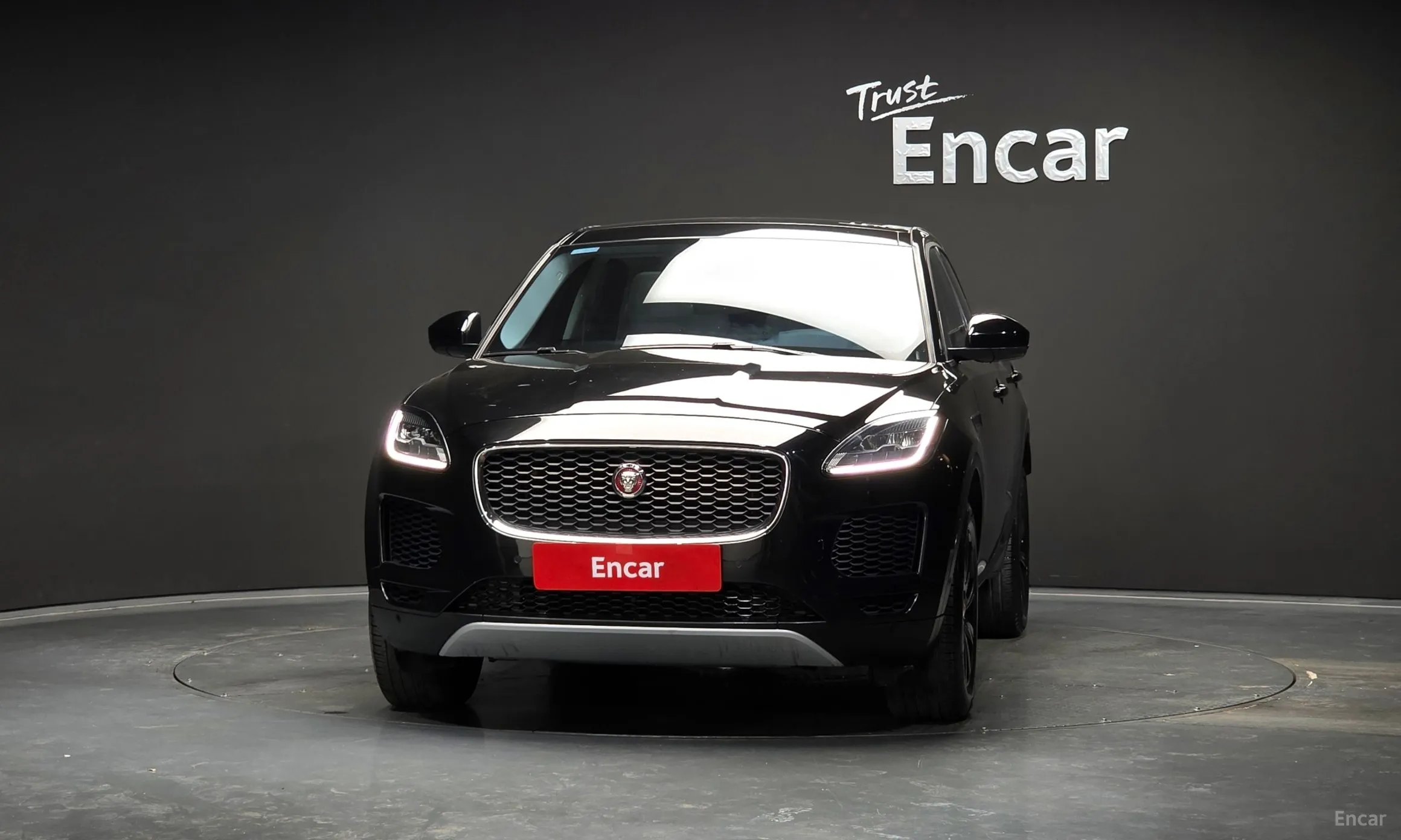Jaguar E-PACE превью 3