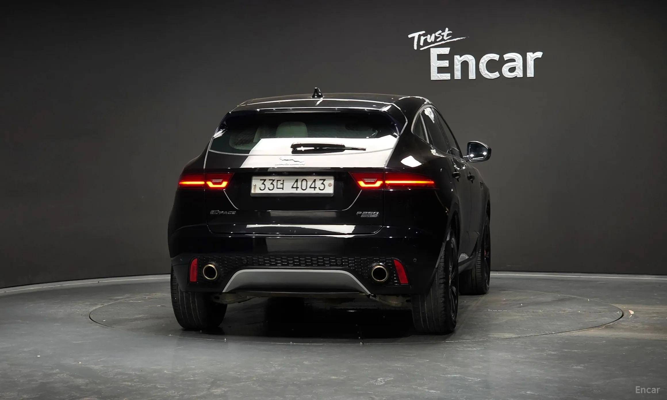 Jaguar E-PACE превью 4