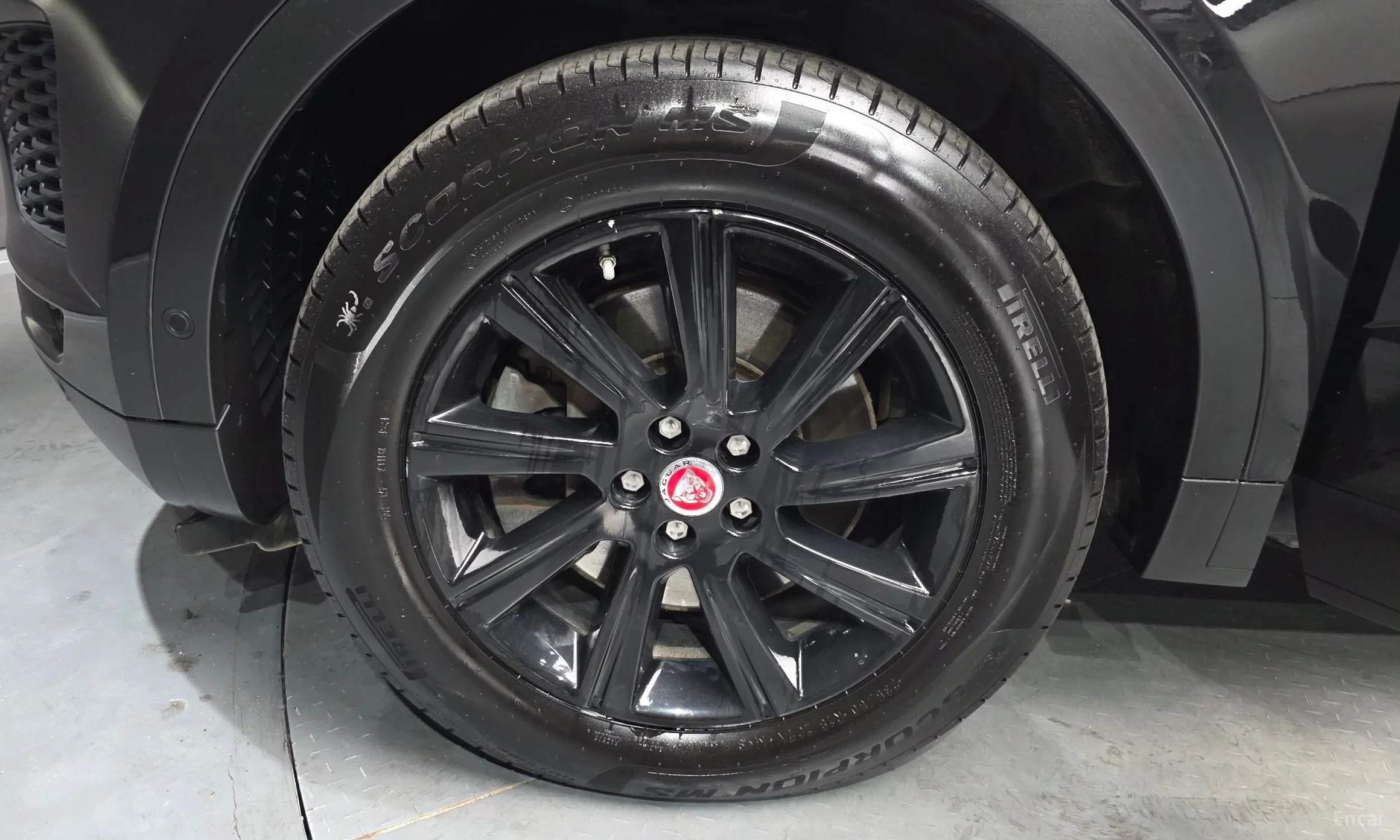 Jaguar E-PACE превью 5