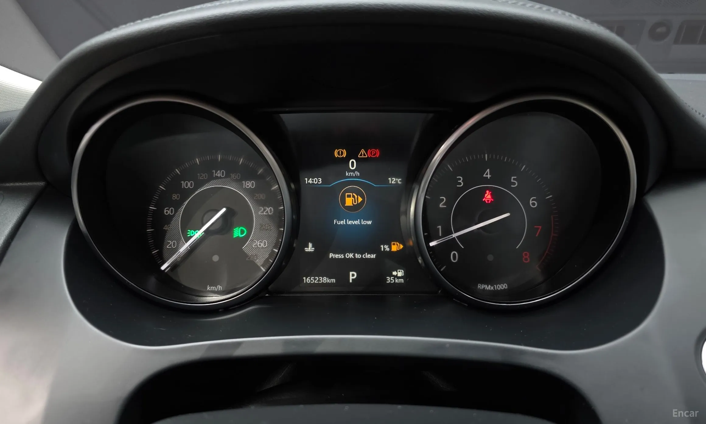 Jaguar E-PACE превью 8