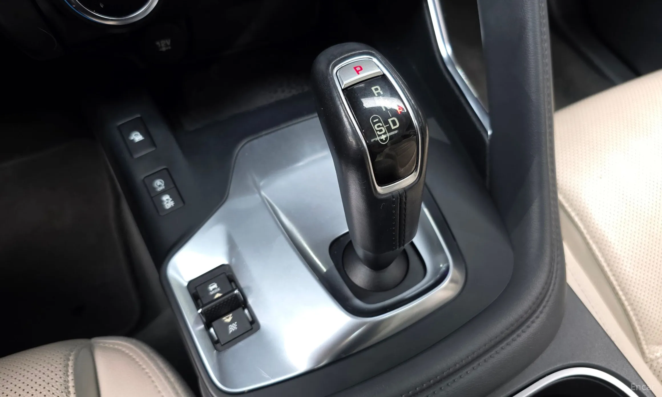 Jaguar E-PACE превью 9