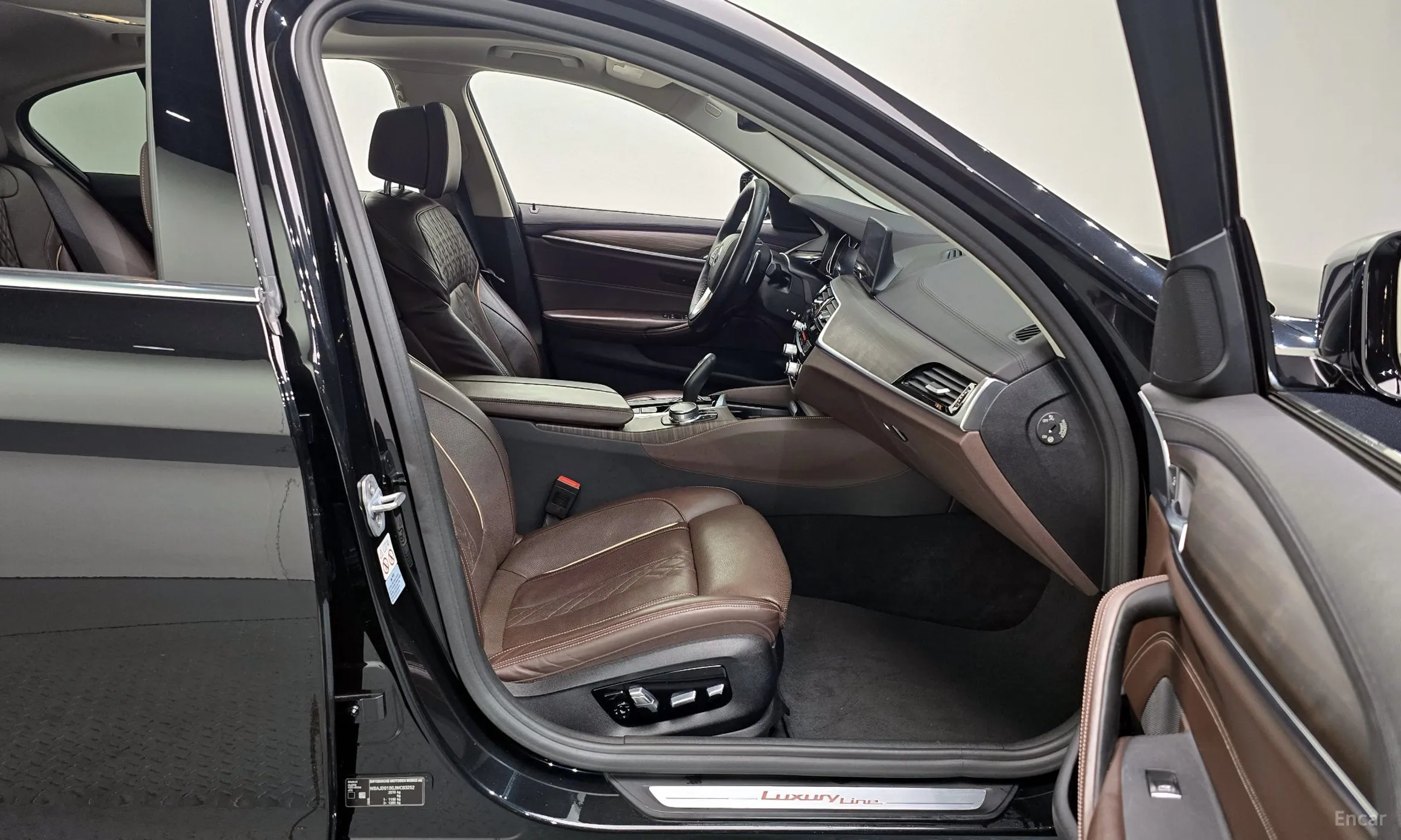 BMW 5 Series (G30) превью 10