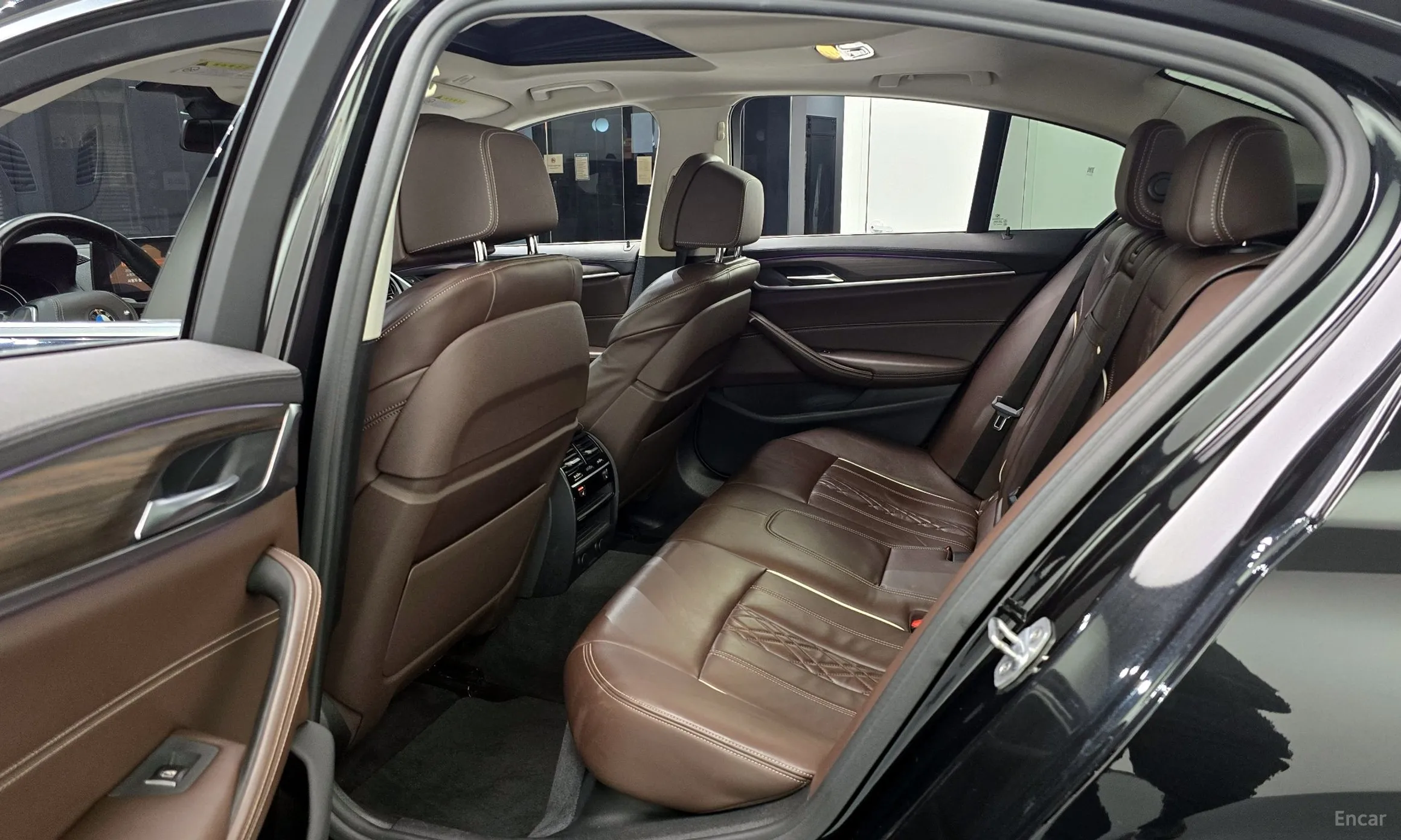 BMW 5 Series (G30) превью 13