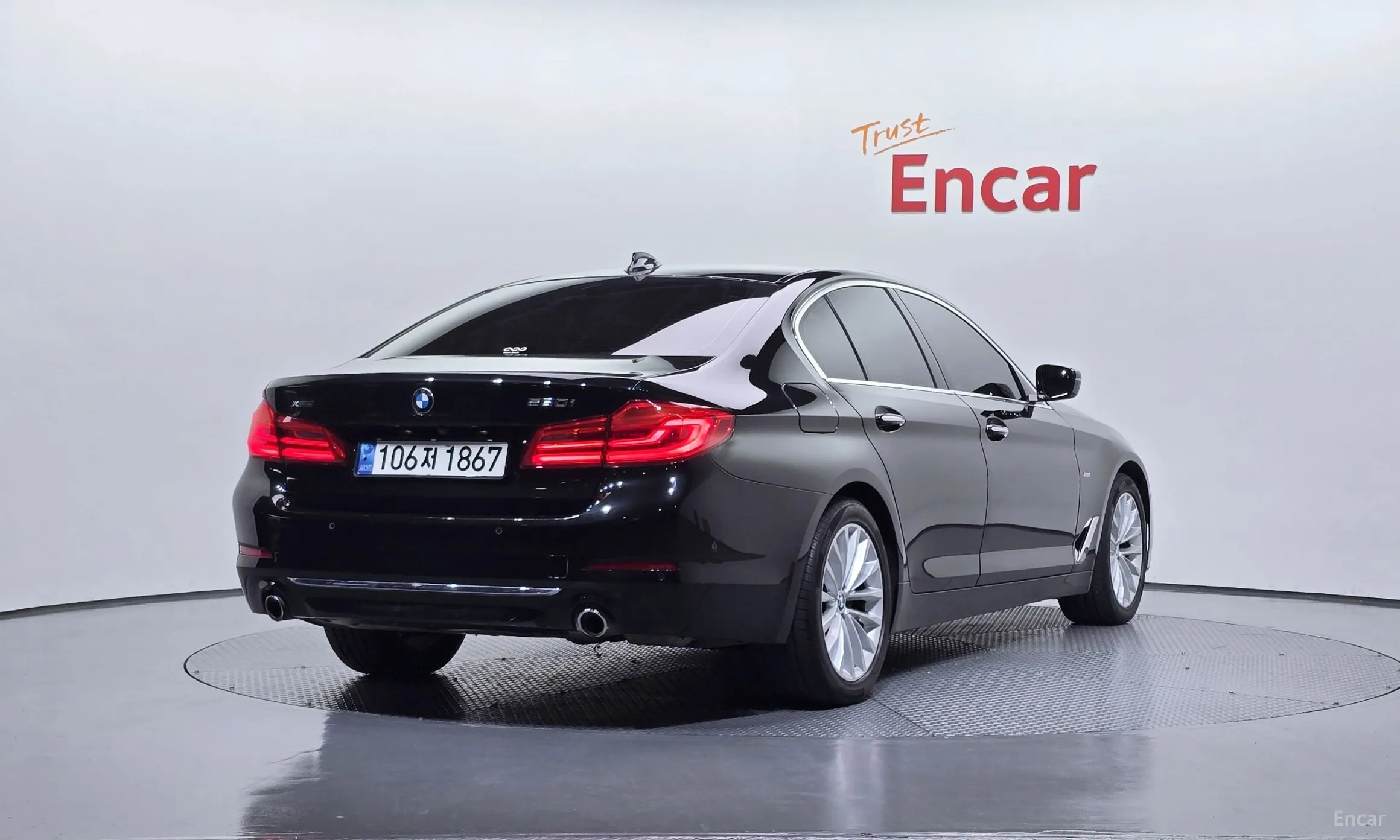 BMW 5 Series (G30) превью 2