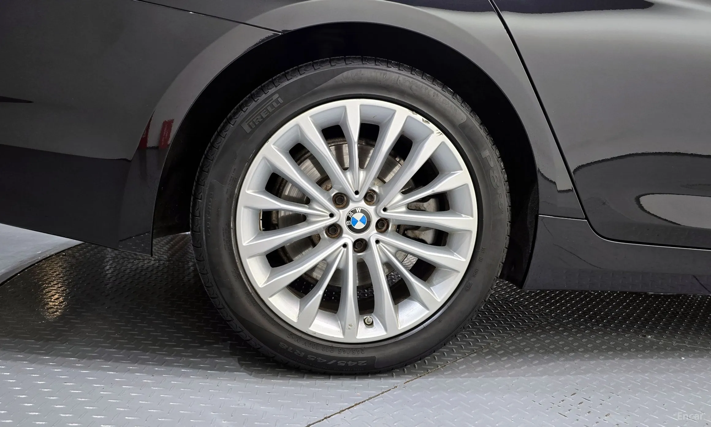 BMW 5 Series (G30) превью 5