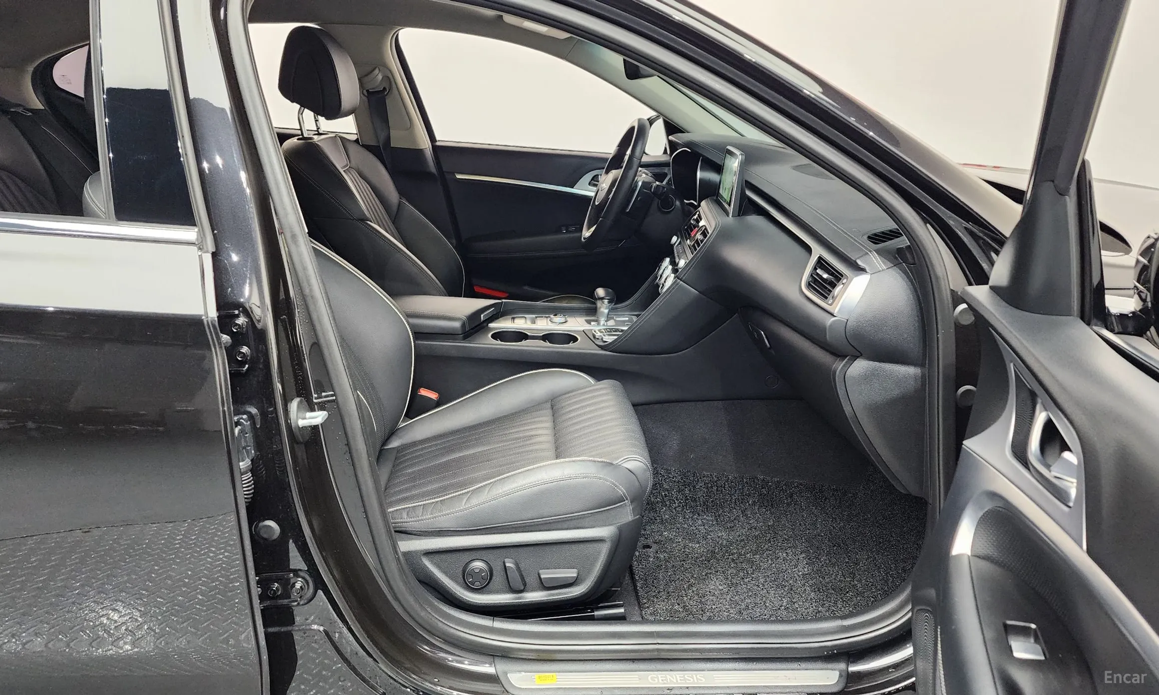 Genesis G70 превью 11
