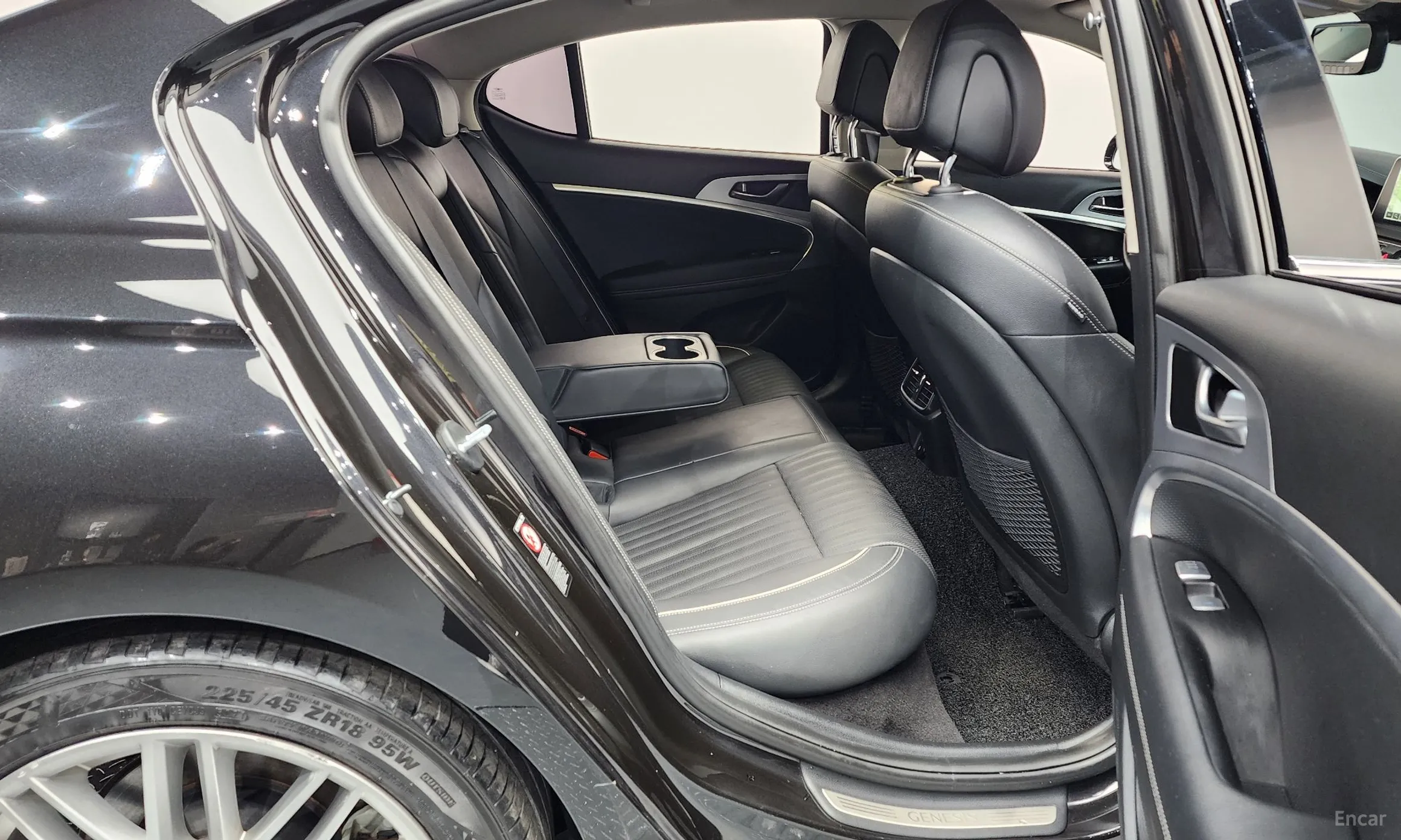 Genesis G70 превью 12