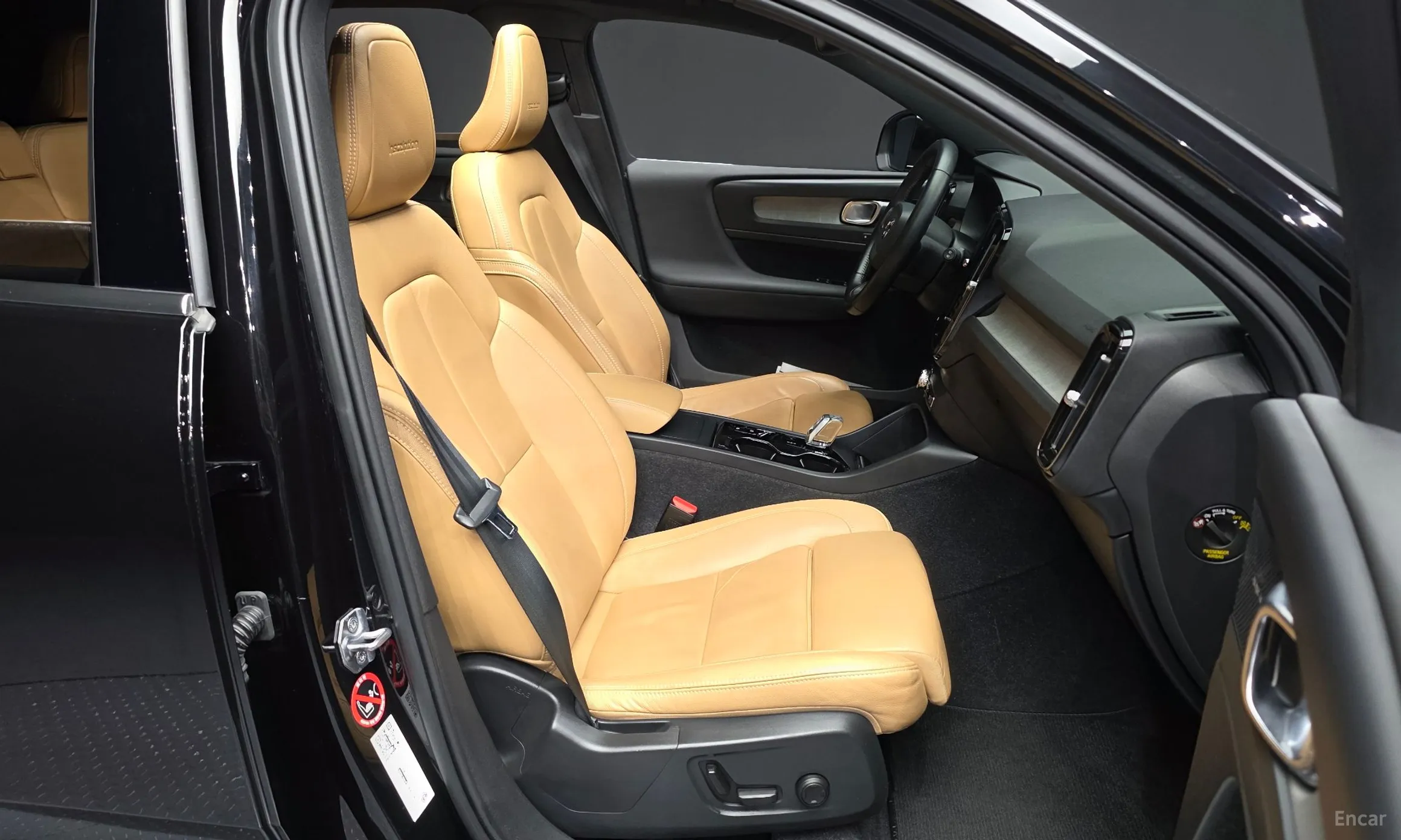 Volvo XC40 превью 11
