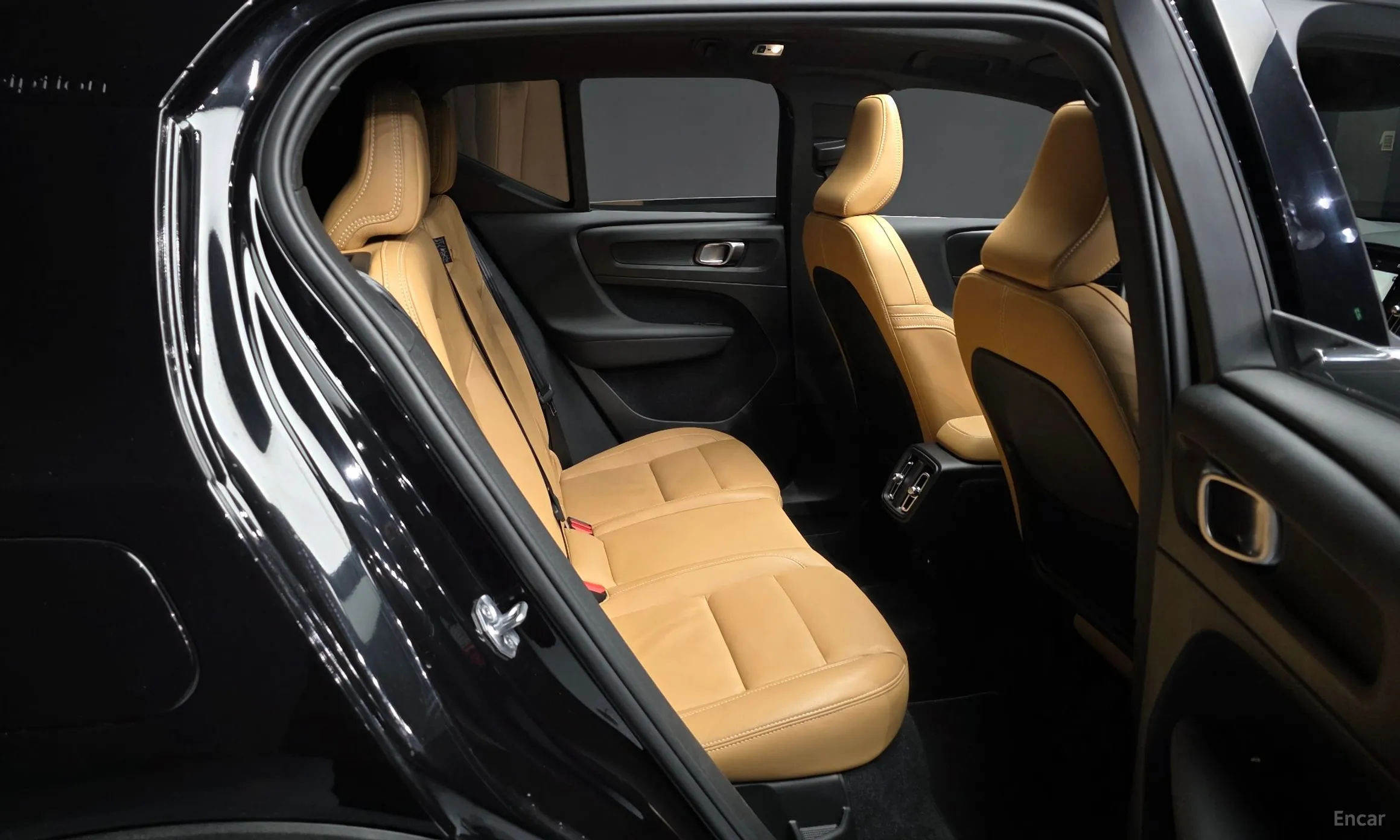 Volvo XC40 превью 12