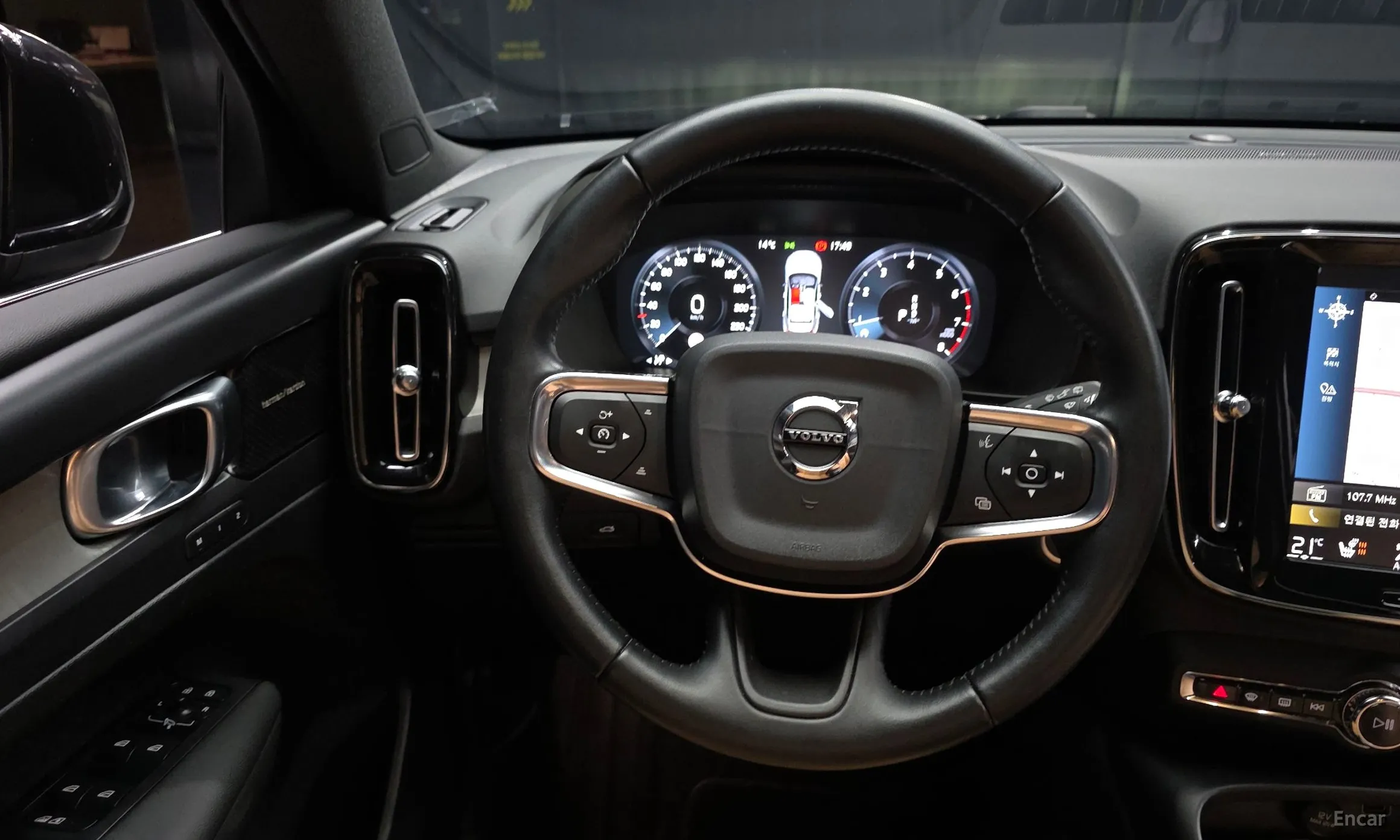 Volvo XC40 превью 13