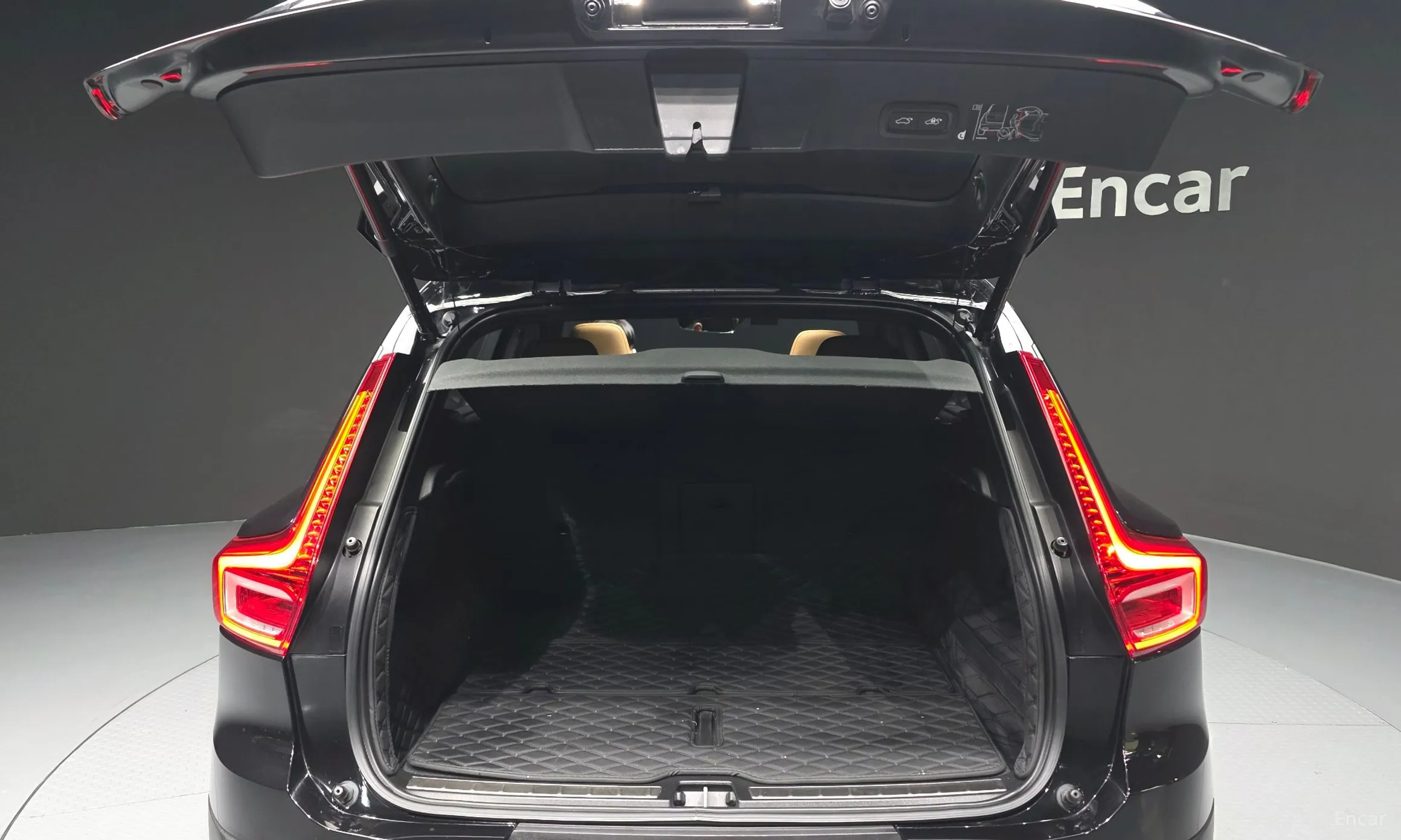 Volvo XC40 превью 20