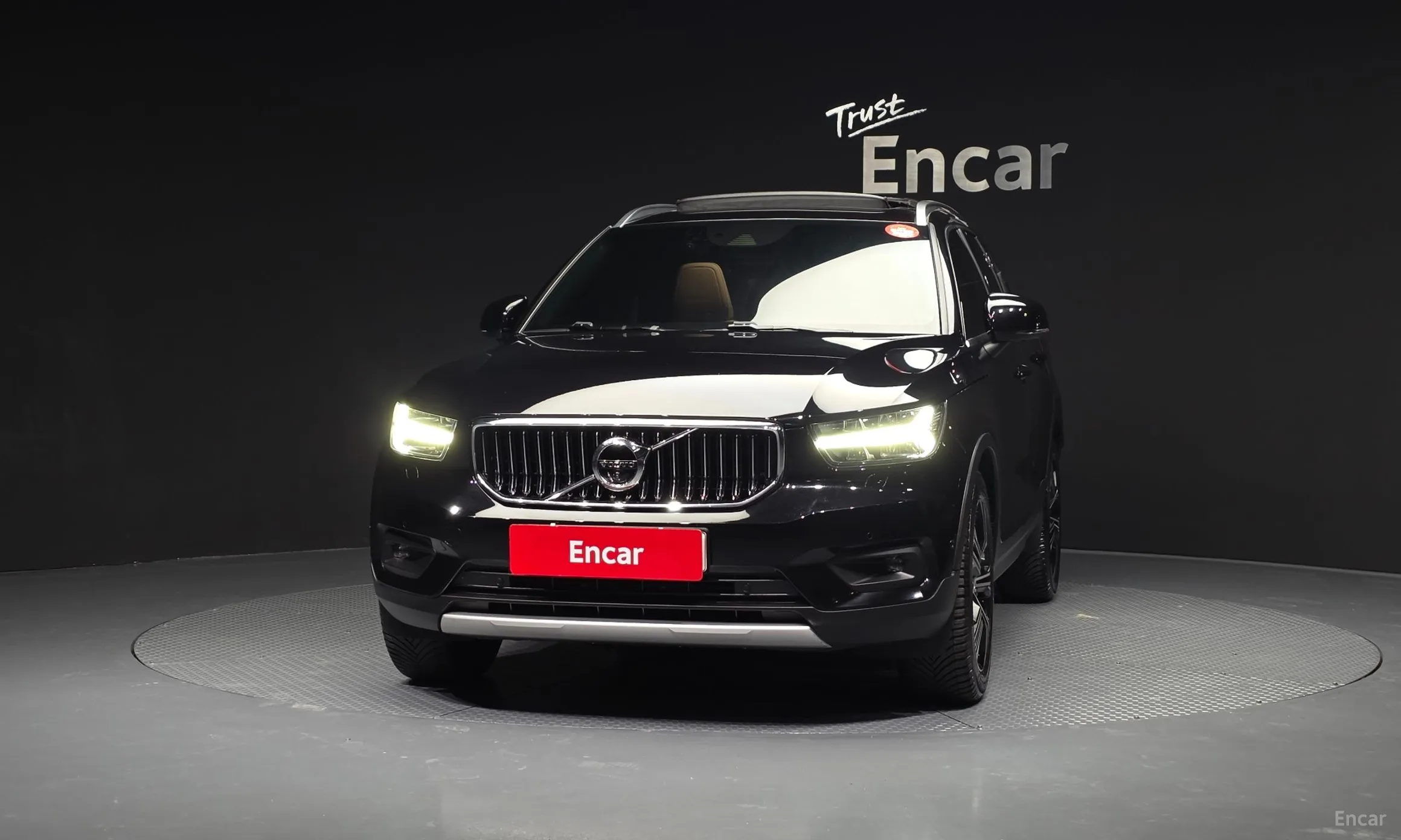Volvo XC40 превью 3