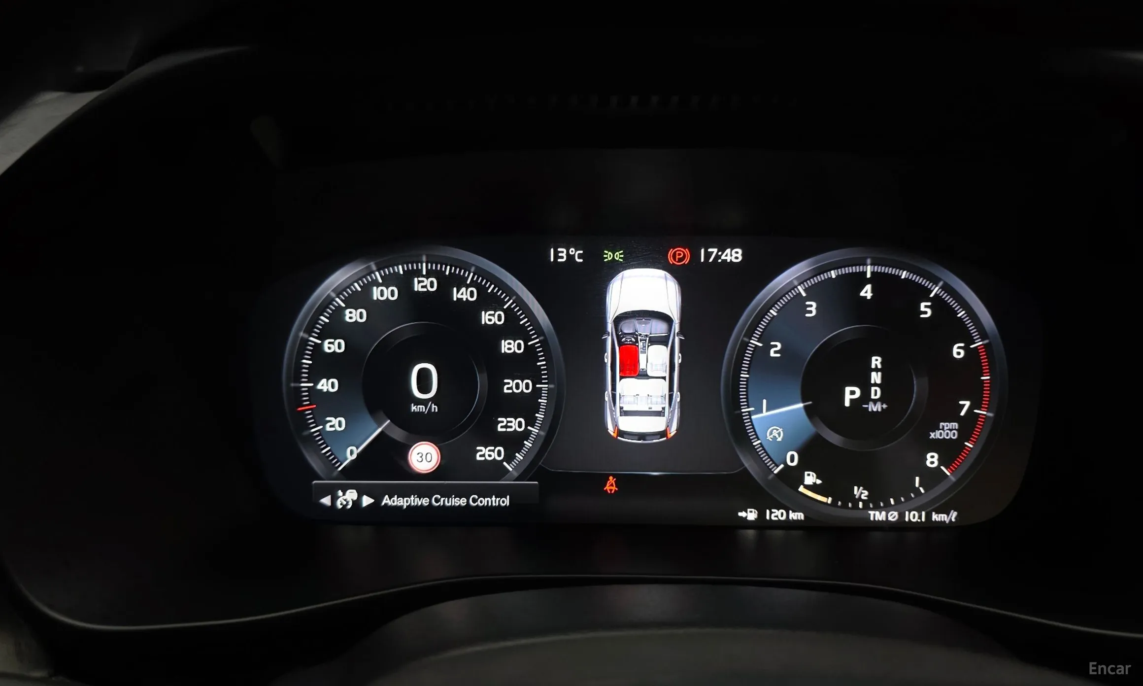 Volvo XC40 превью 8