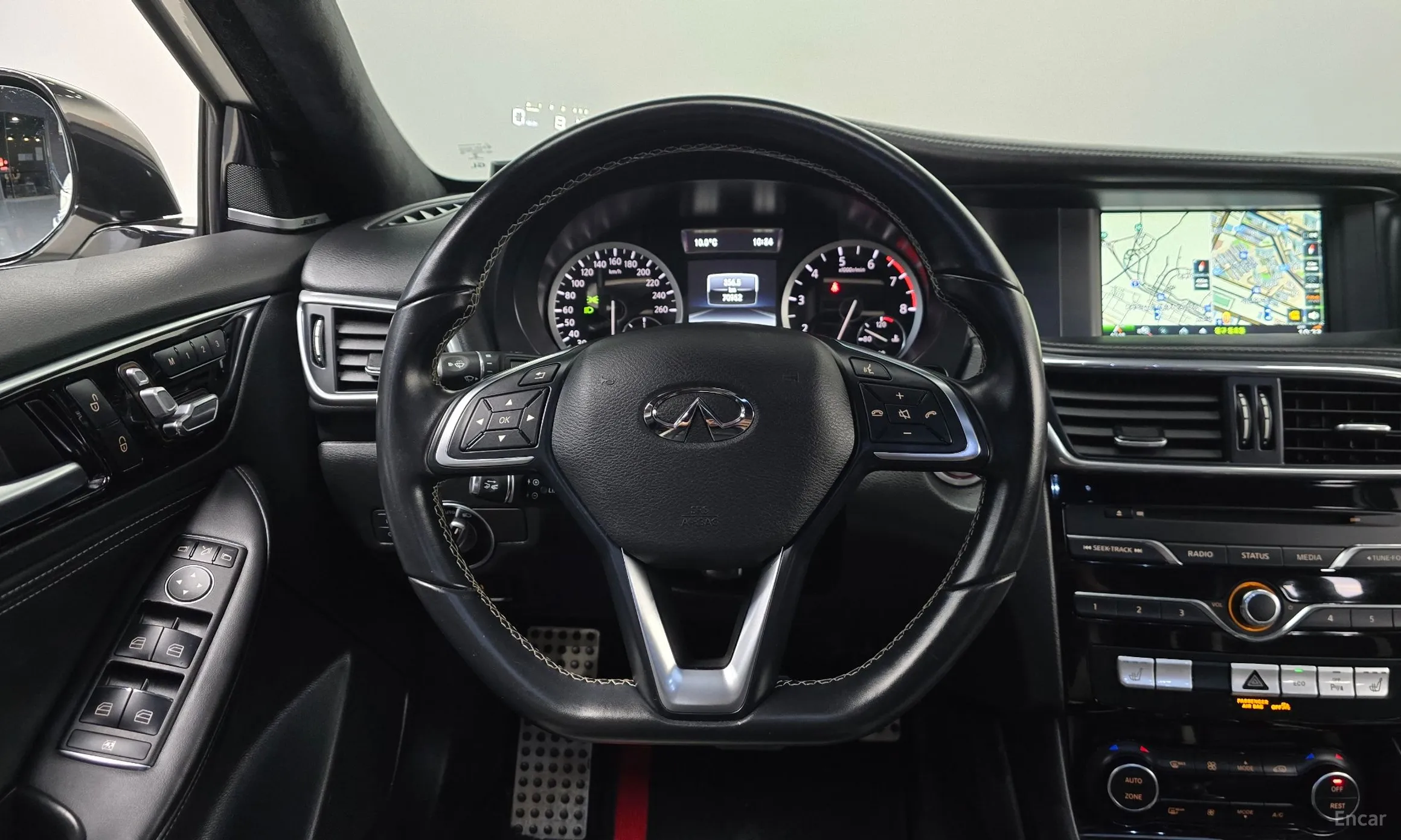 Infiniti Q30 превью 13