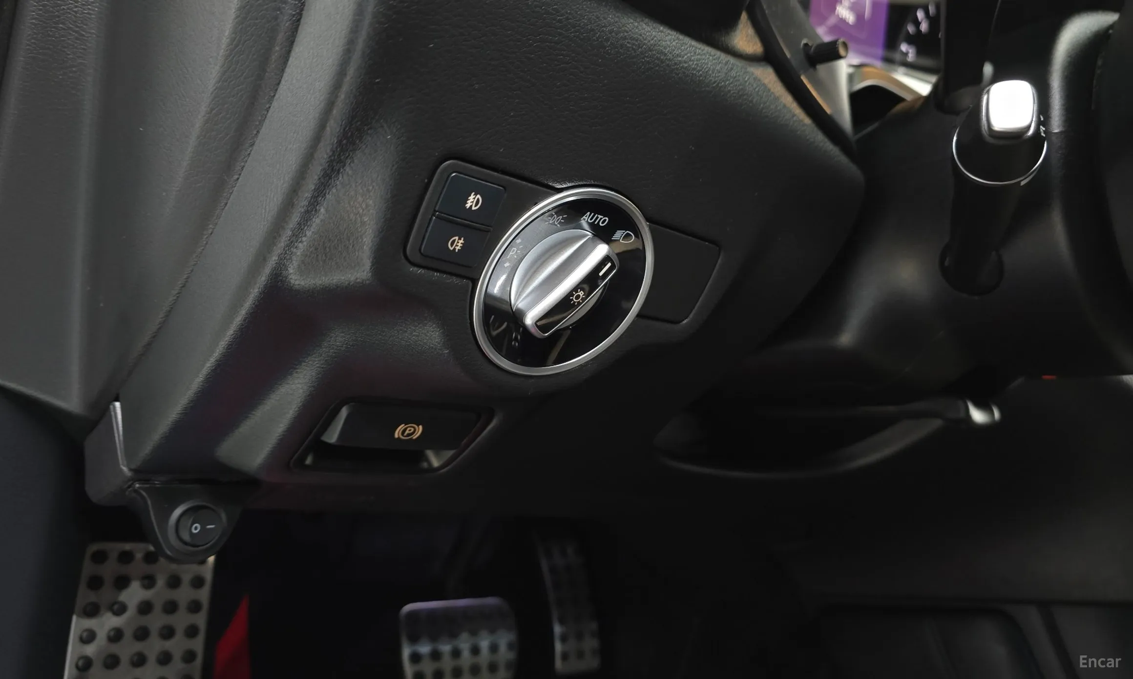Infiniti Q30 превью 14
