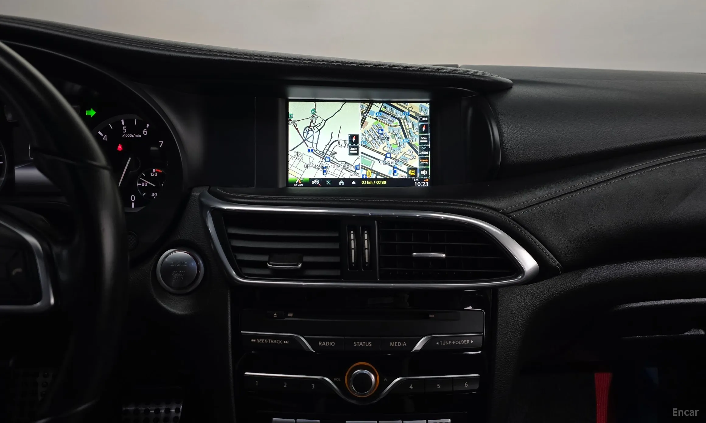 Infiniti Q30 превью 15
