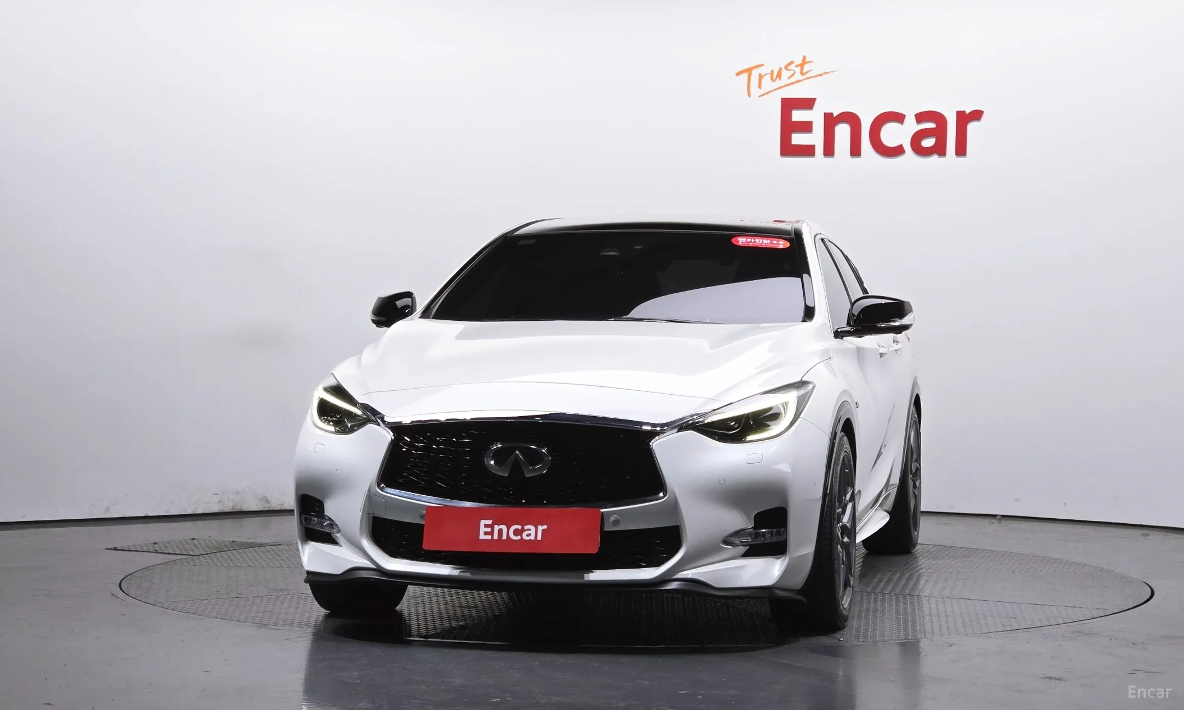 Infiniti Q30 превью 3