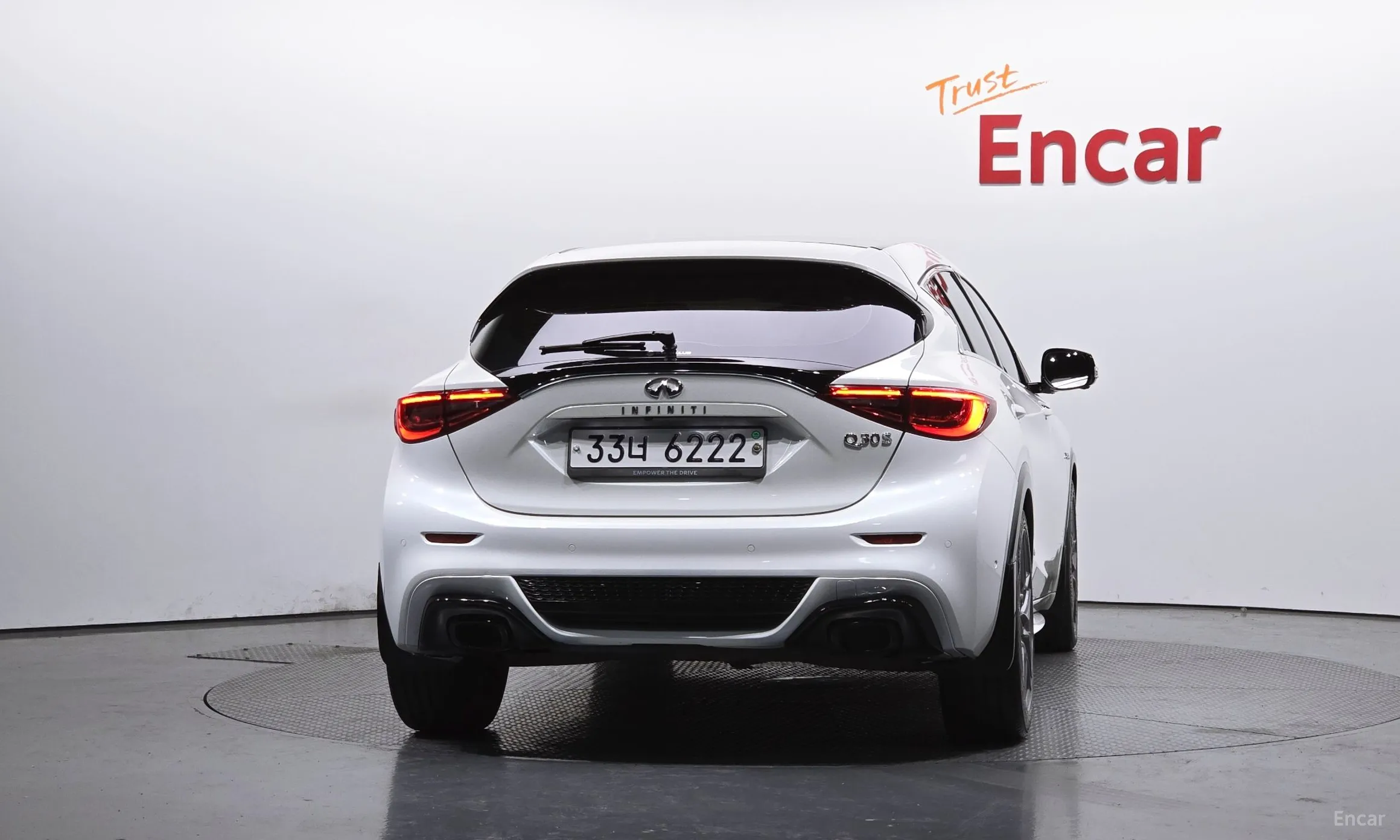 Infiniti Q30 превью 4