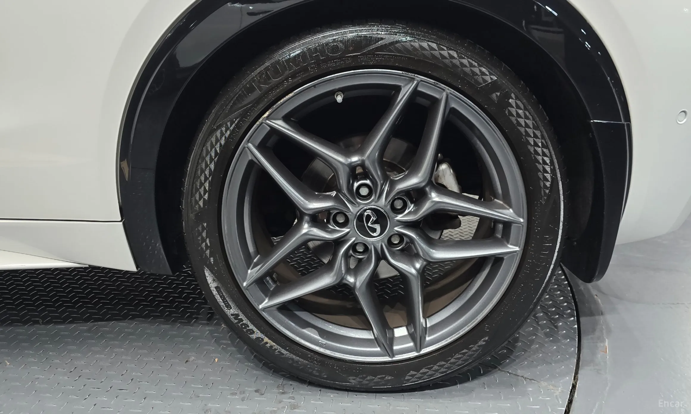 Infiniti Q30 превью 5