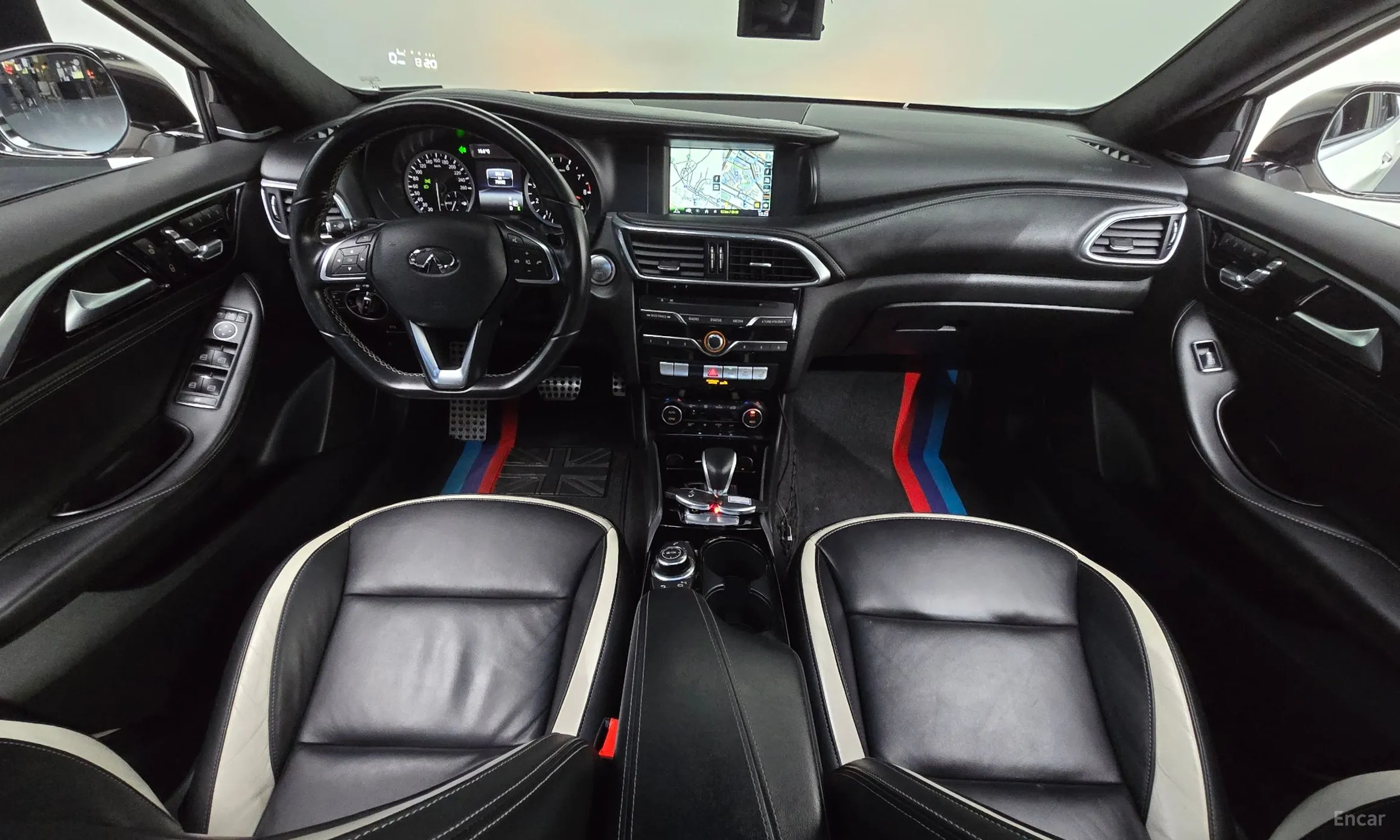 Infiniti Q30 превью 7