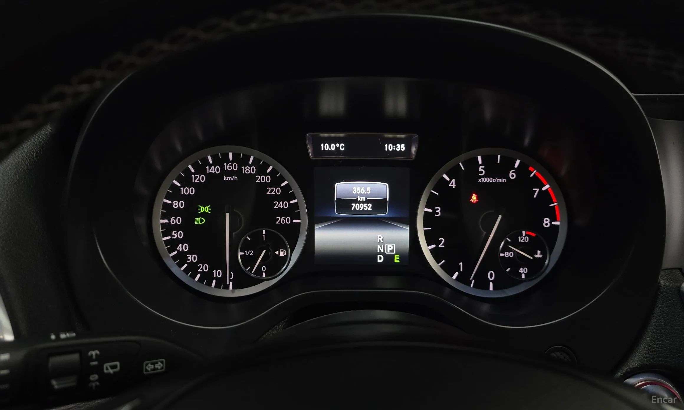 Infiniti Q30 превью 8