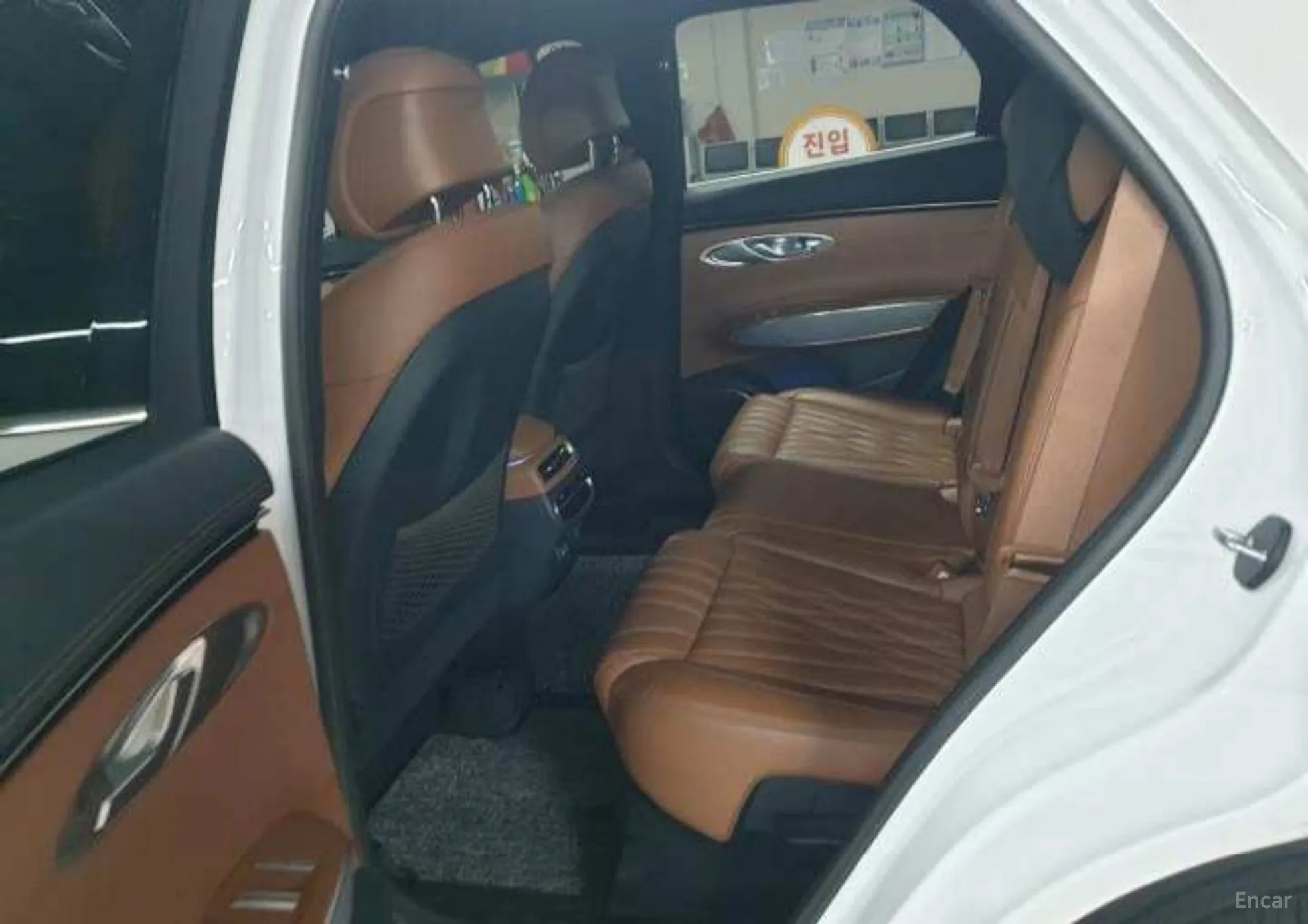 Genesis GV70 превью 8