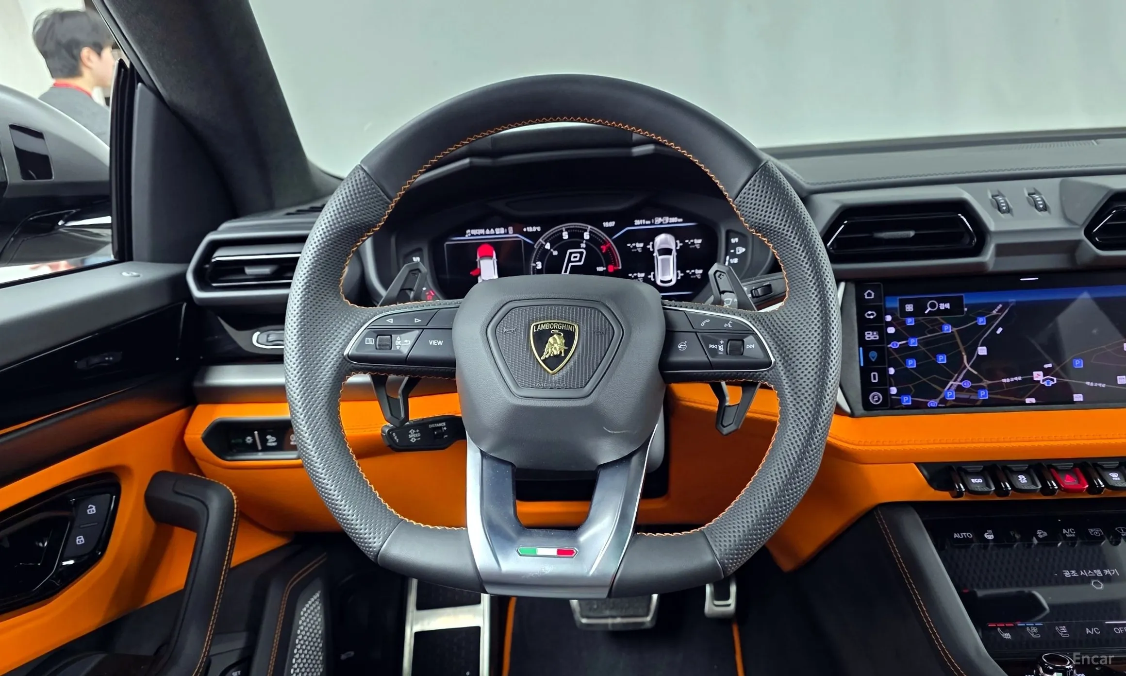 Lamborghini Urus превью 13