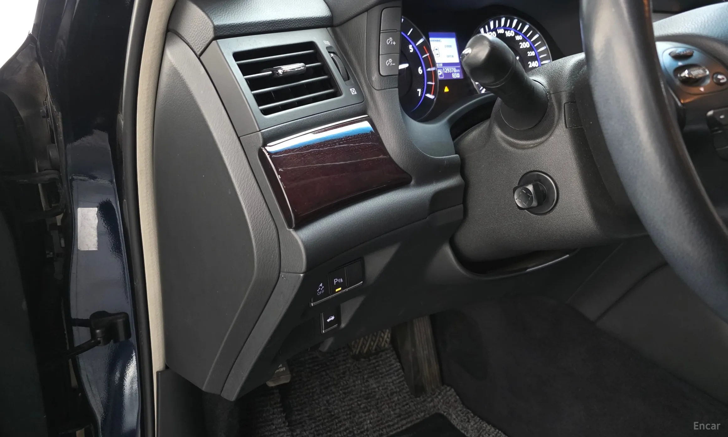 Infiniti Q70 превью 13