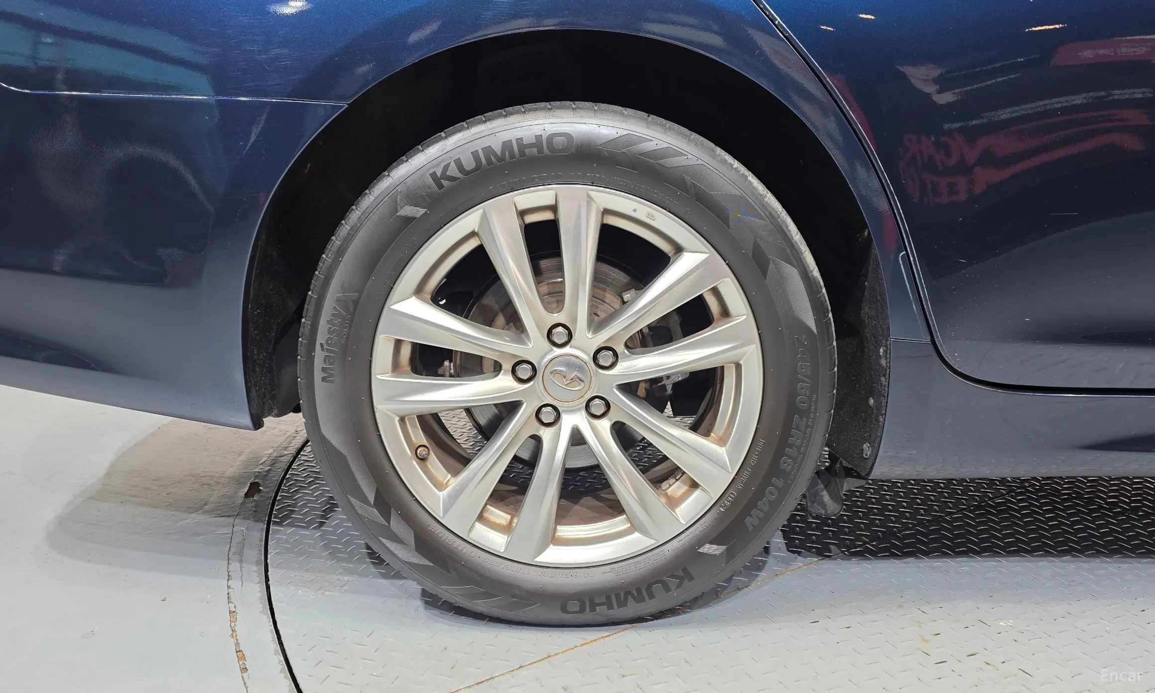 Infiniti Q70 превью 5