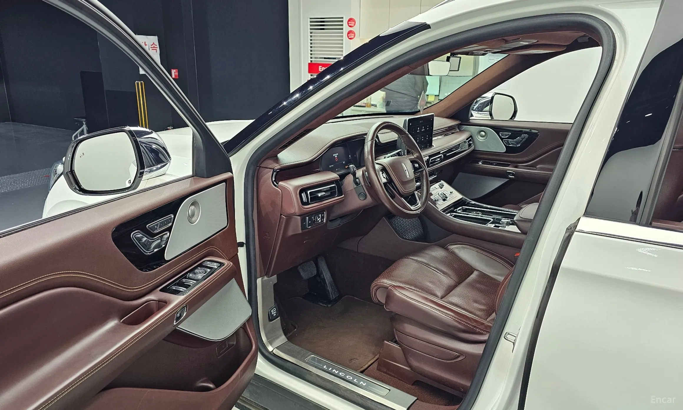 Lincoln Aviator 2nd Generation превью 11