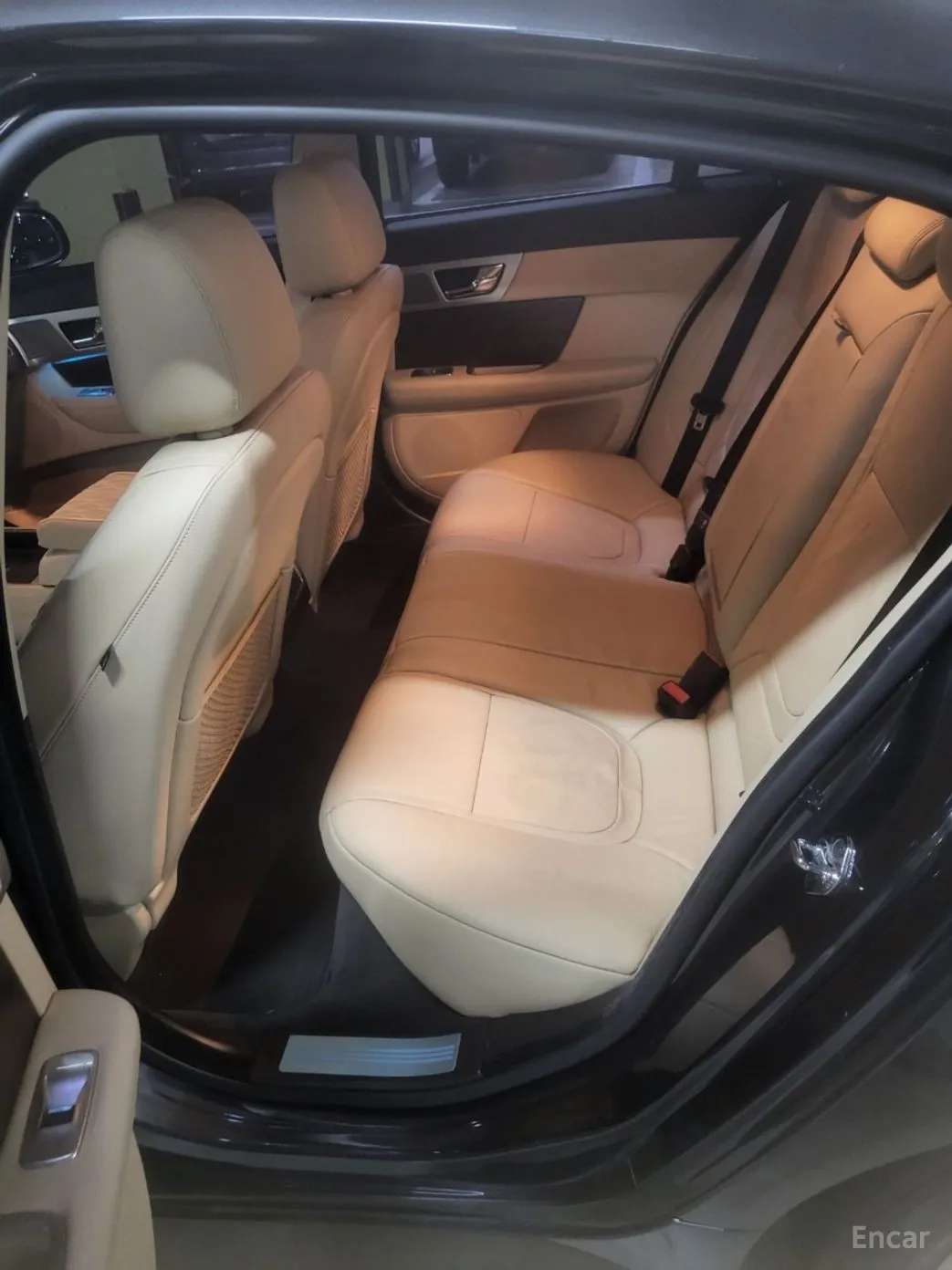 Jaguar New XF превью 10