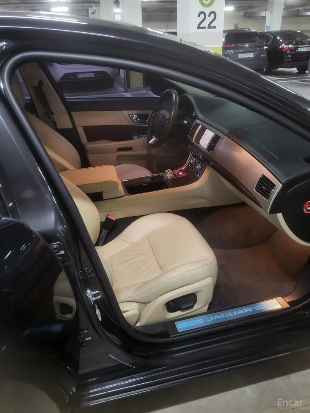 Jaguar New XF превью 12