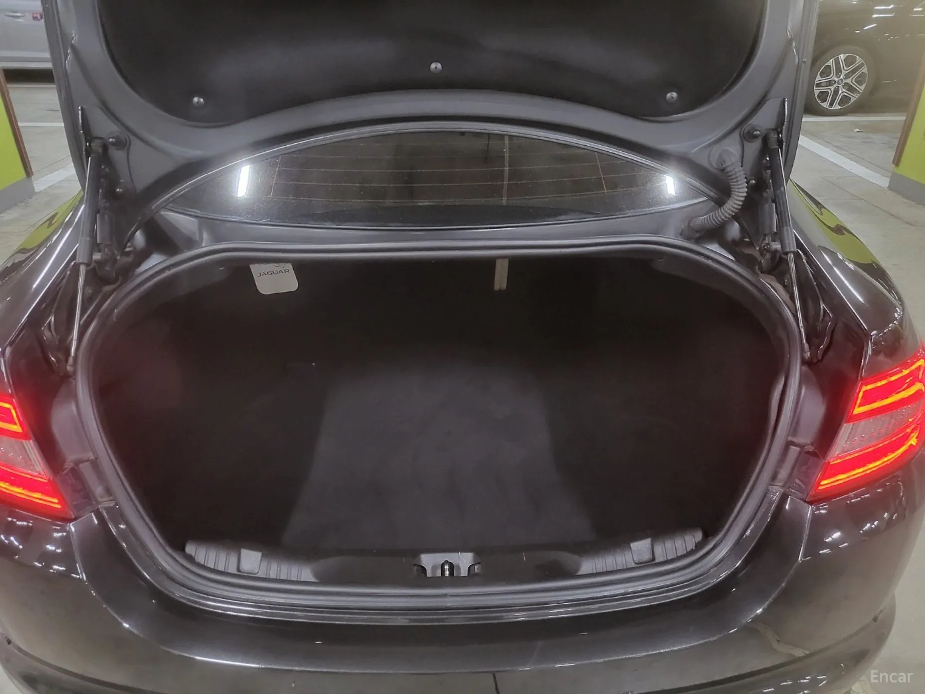 Jaguar New XF превью 14