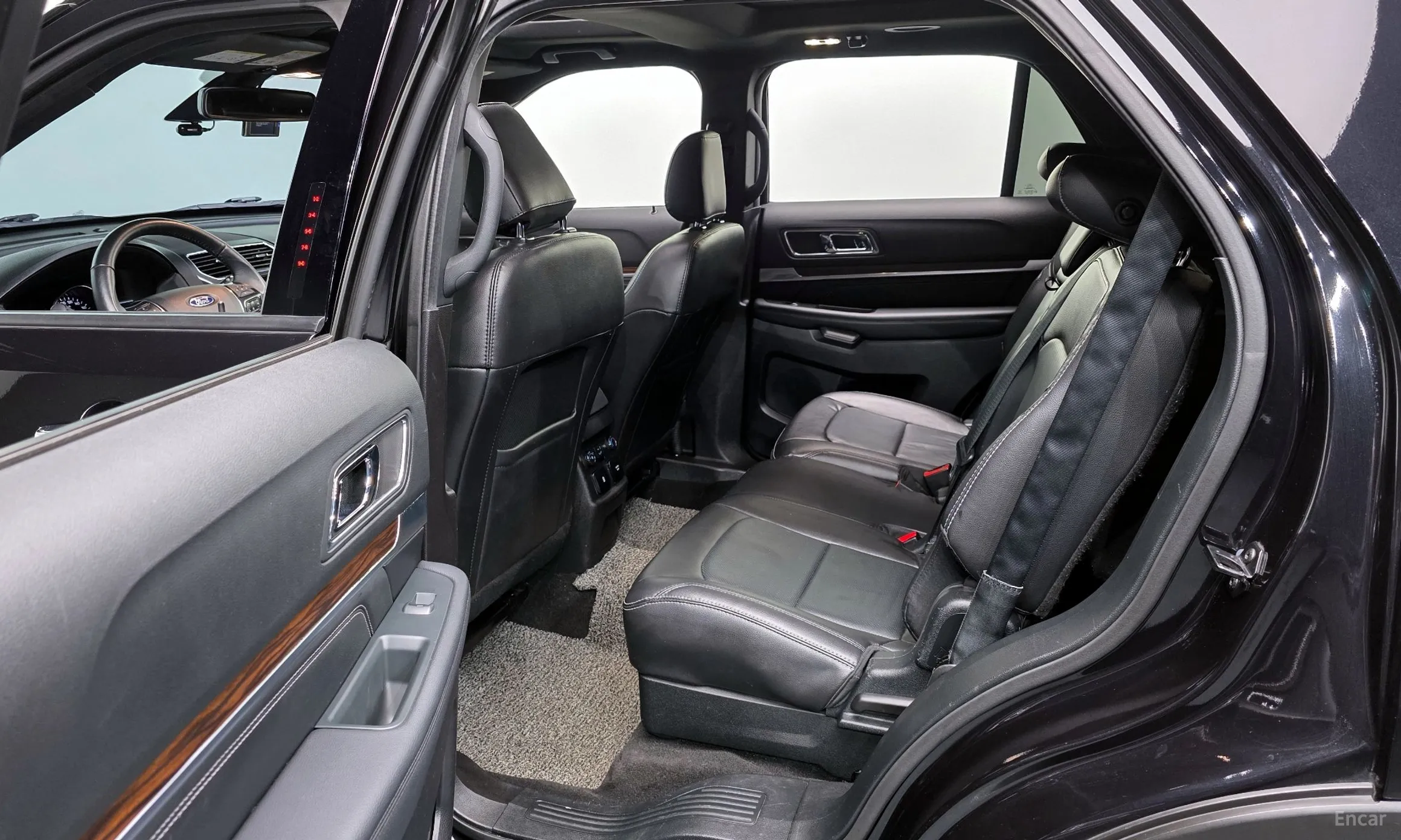 Ford Explorer превью 12