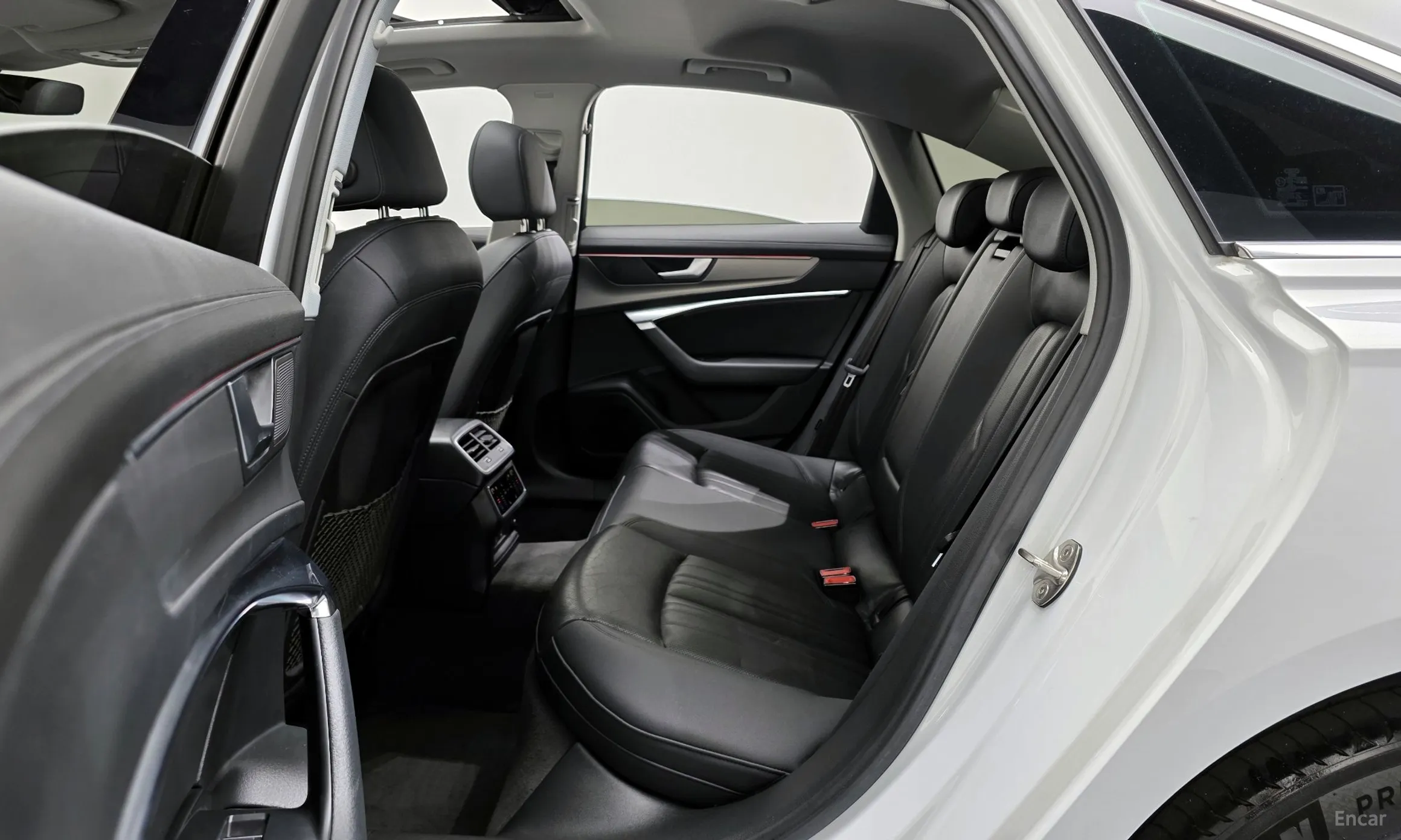 Audi A6 (C8) превью 12