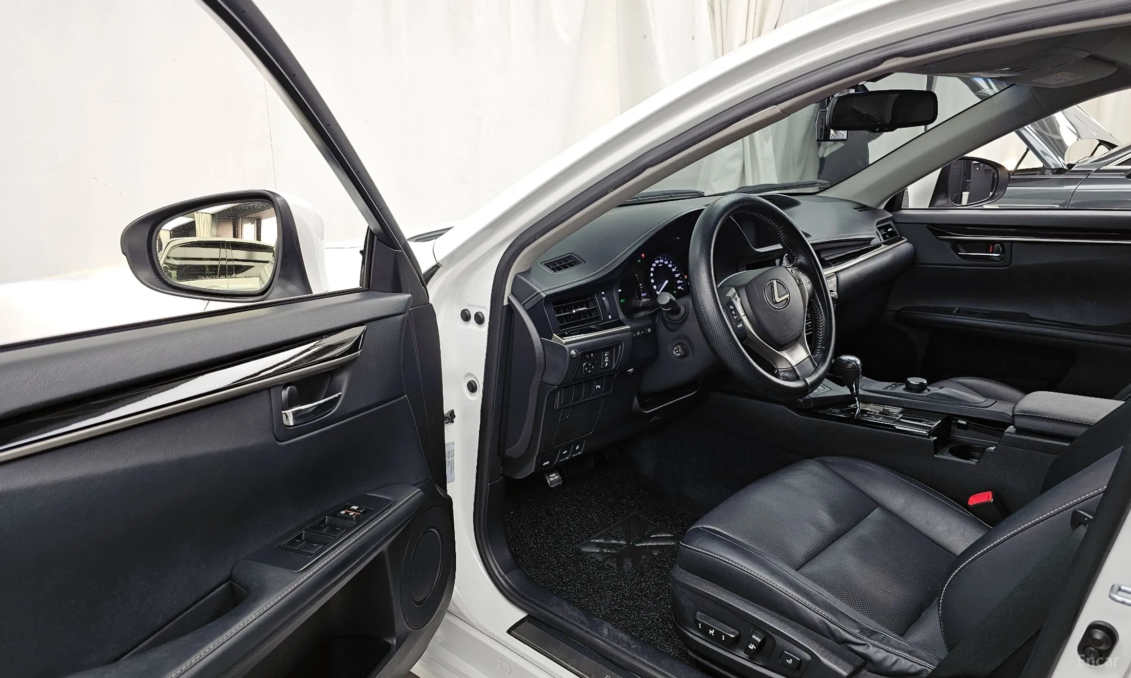 Lexus New ES300h превью 10