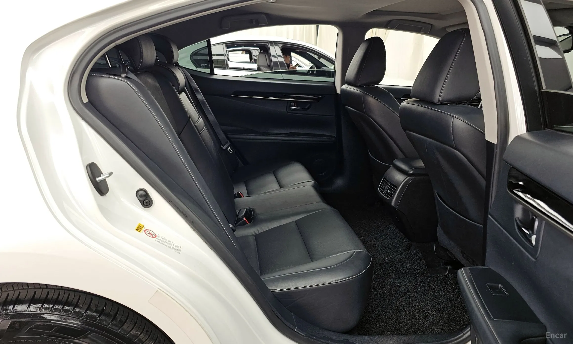 Lexus New ES300h превью 12