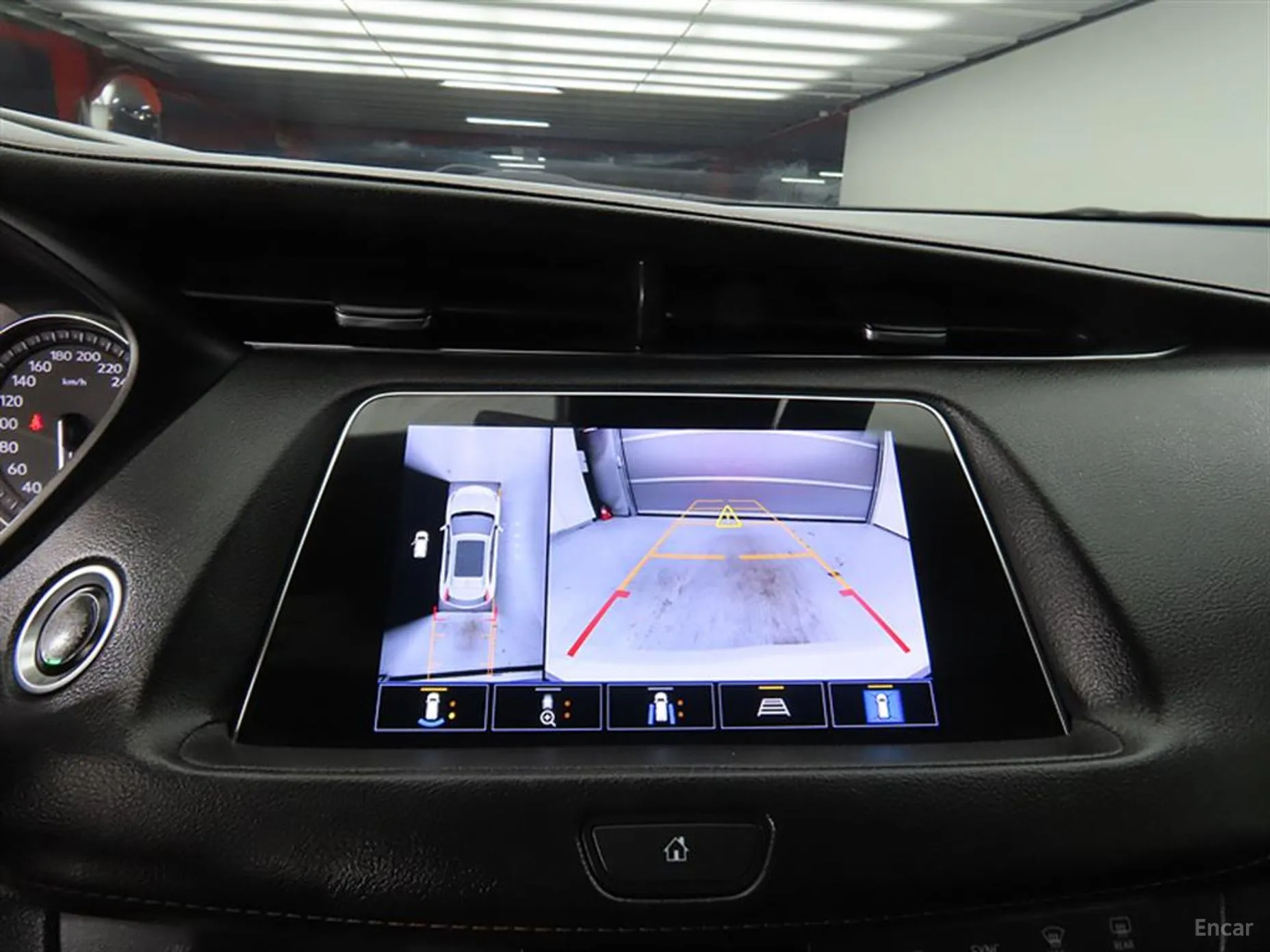Cadillac XT4 превью 14