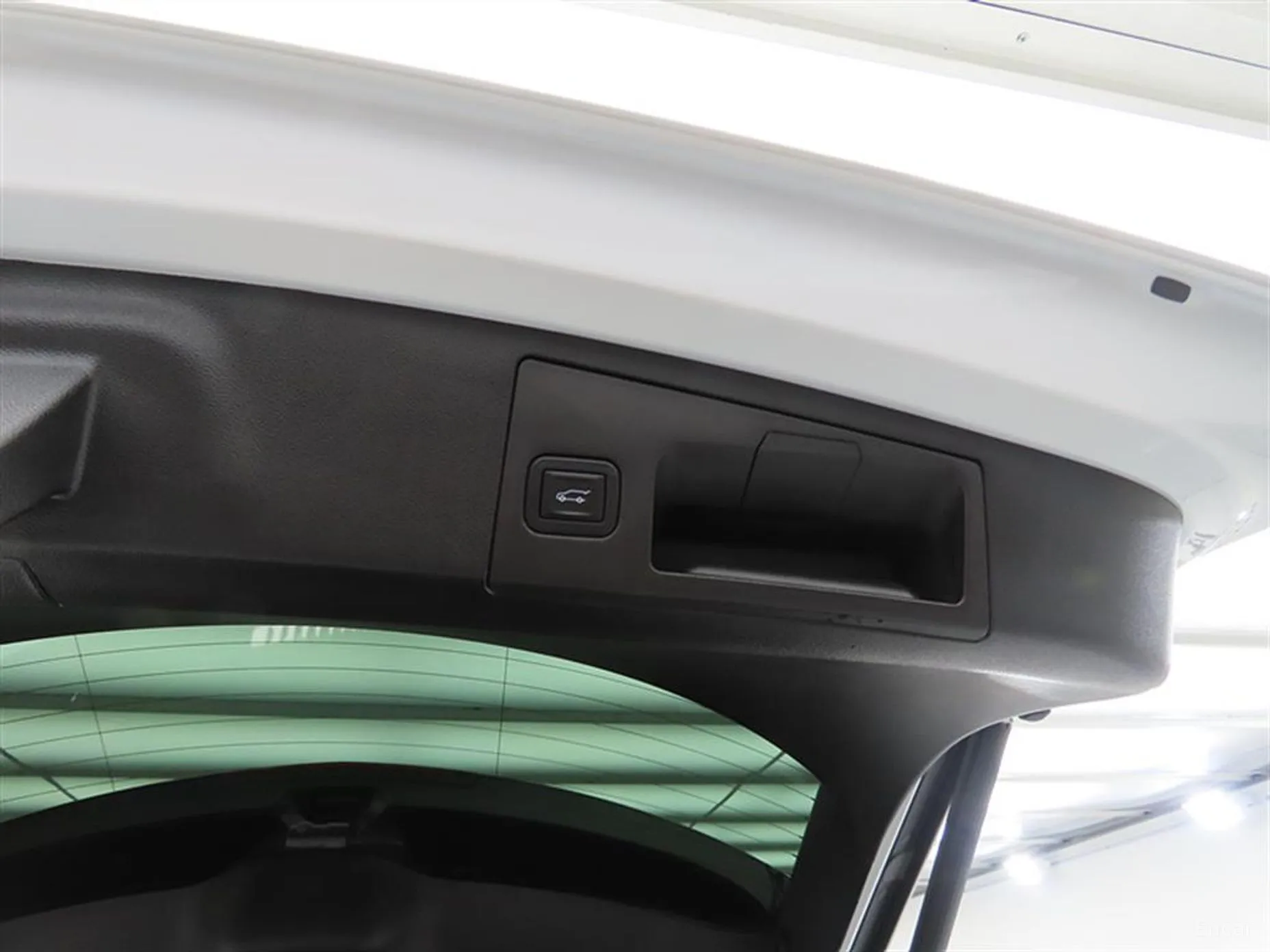 Cadillac XT4 превью 17