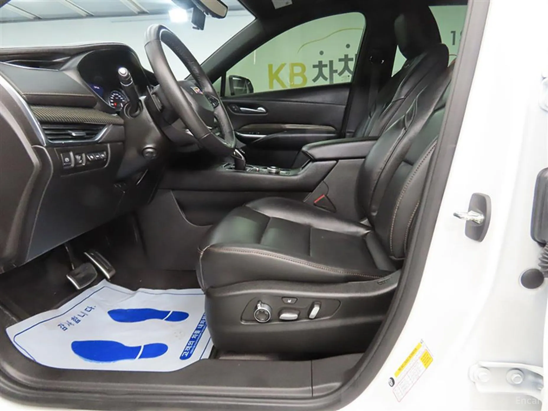 Cadillac XT4 превью 5