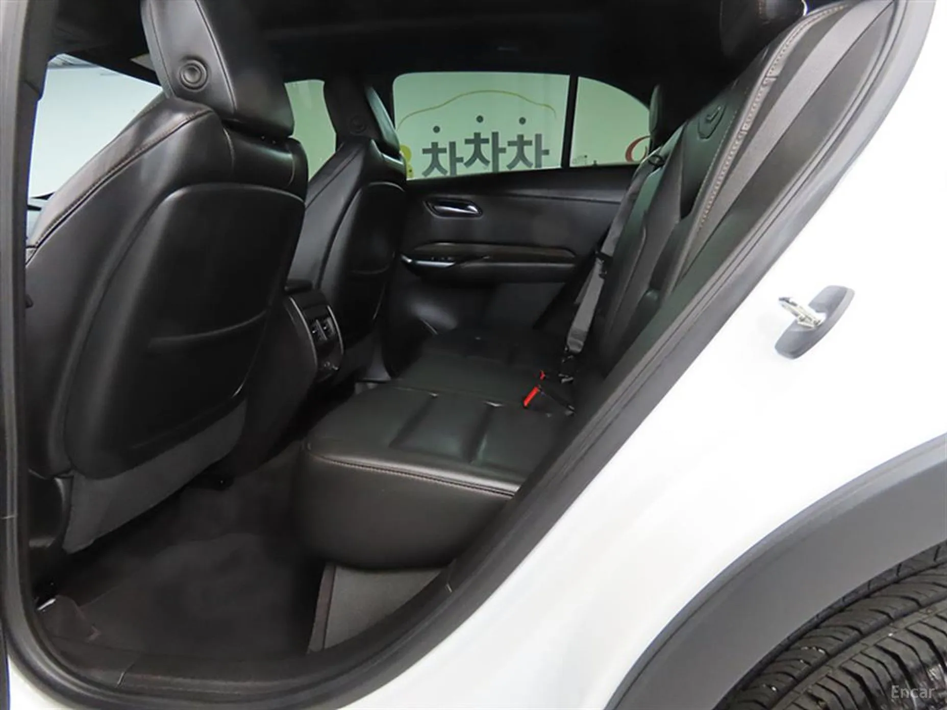Cadillac XT4 превью 6