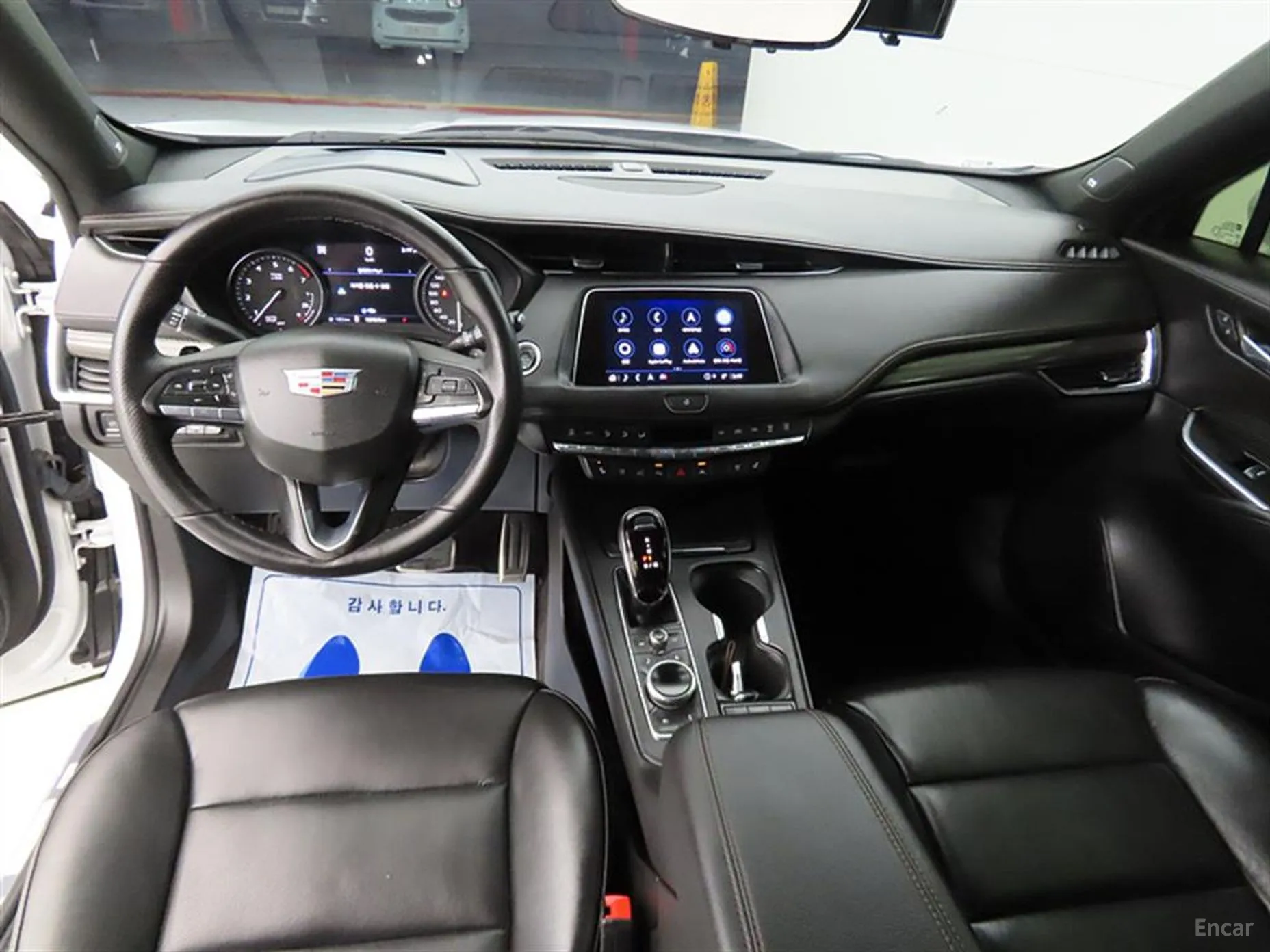 Cadillac XT4 превью 7
