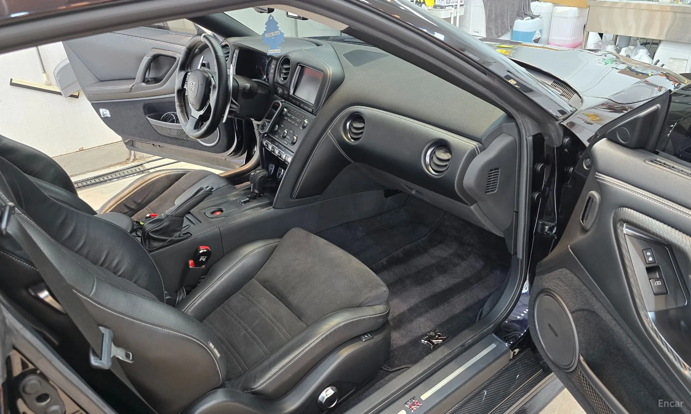 Nissan GT-R превью 10