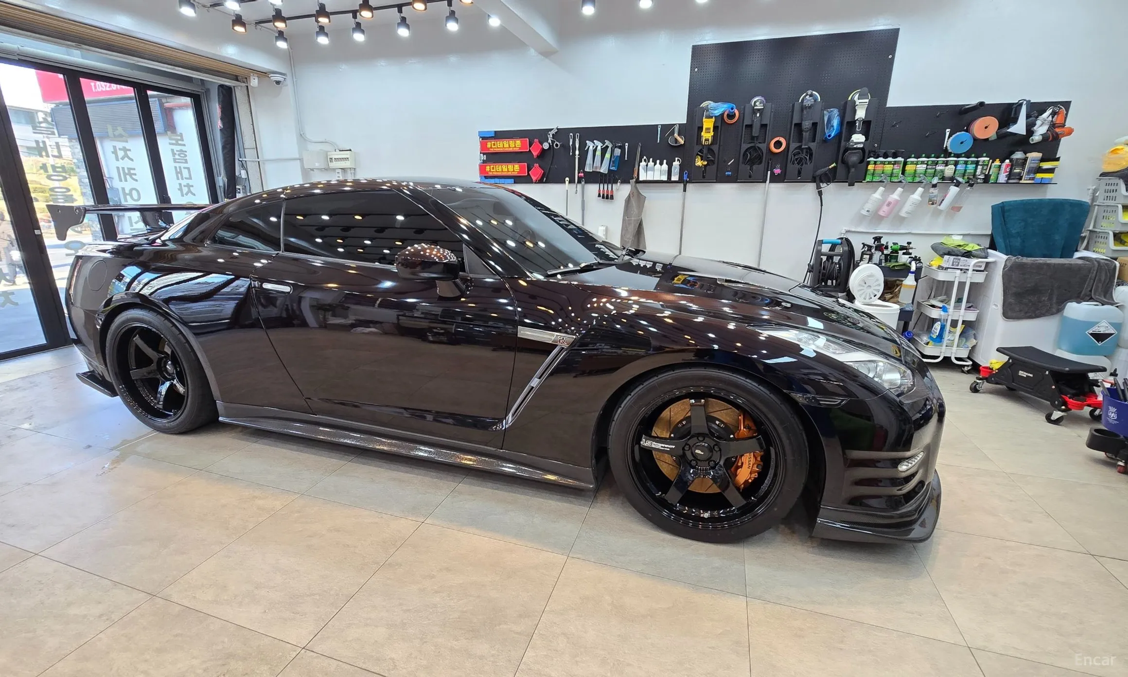 Nissan GT-R превью 15