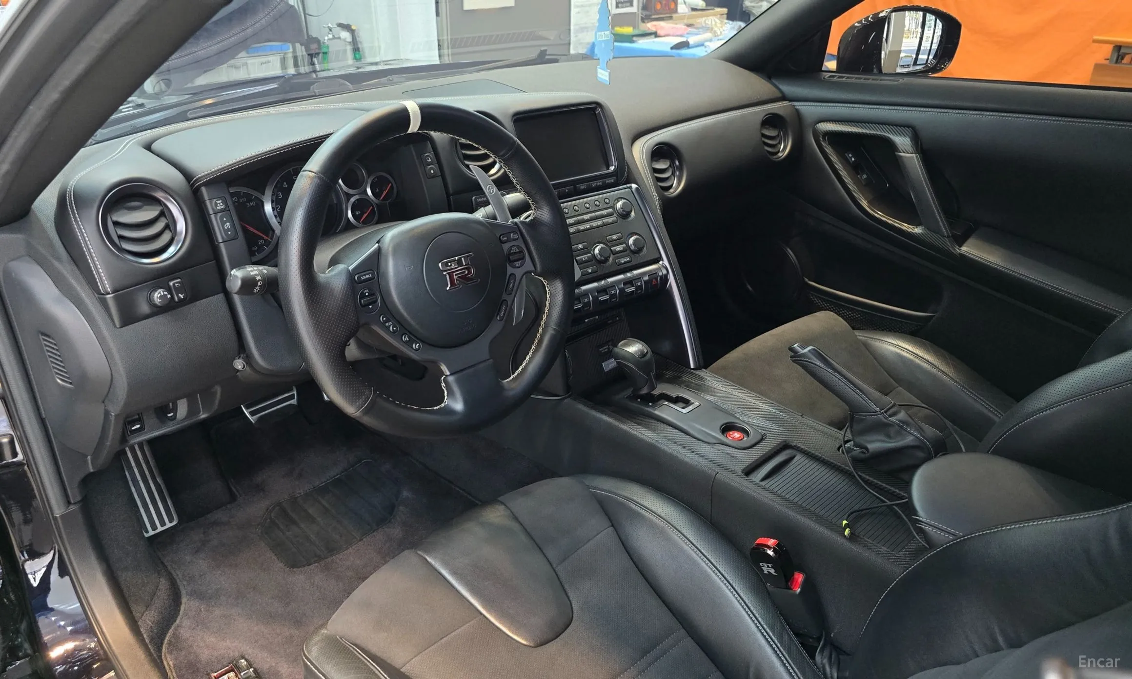 Nissan GT-R превью 9