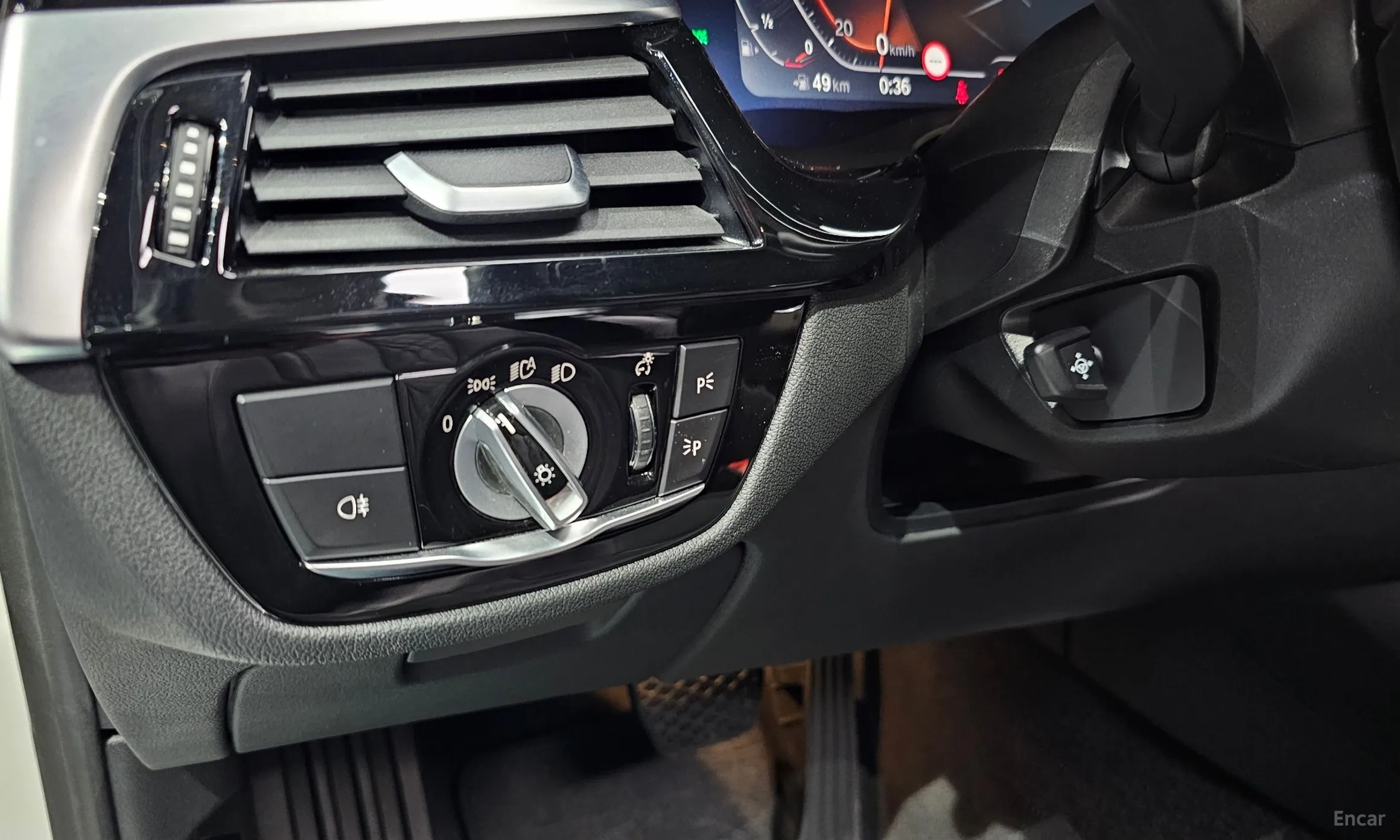BMW 5 Series (G30) превью 14