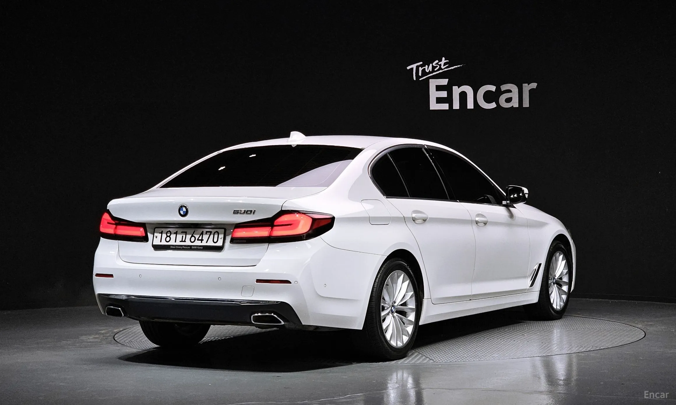 BMW 5 Series (G30) превью 2